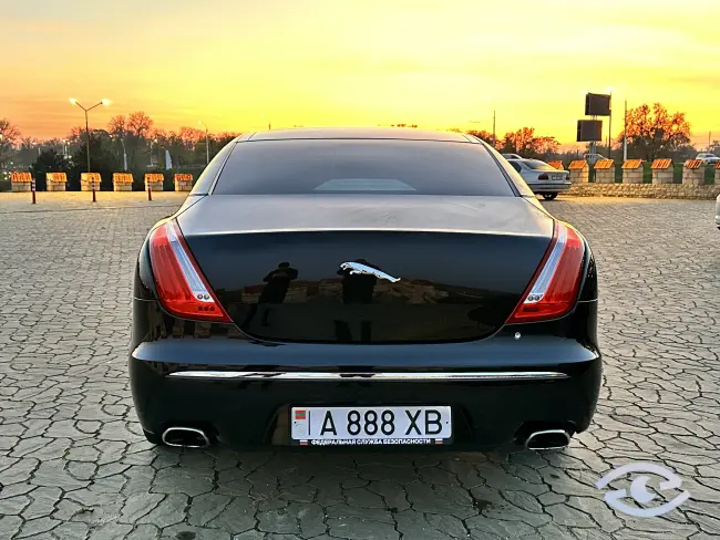 Jaguar XJ Jaguar XJ