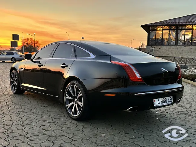 Jaguar XJ Jaguar XJ
