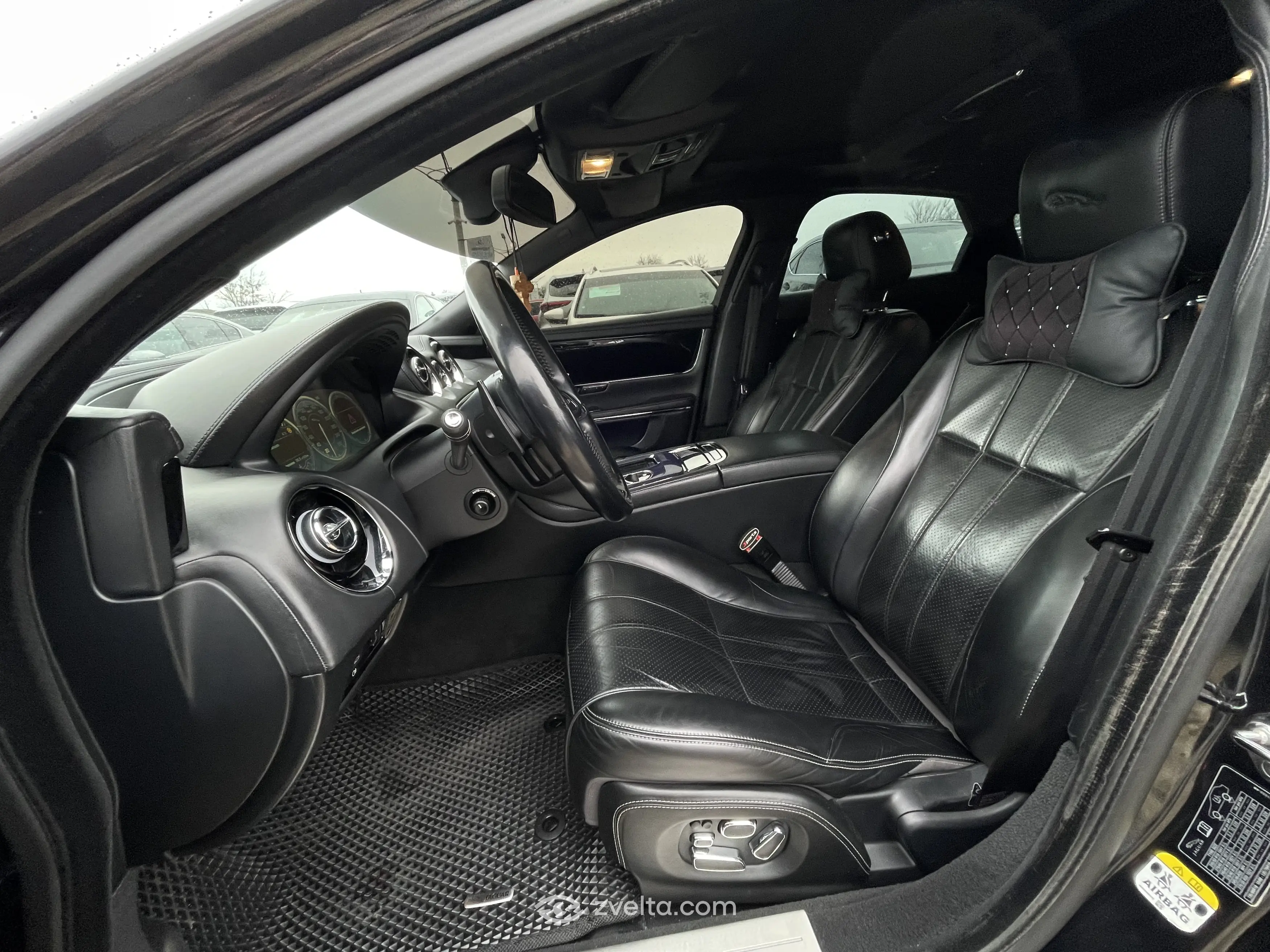 Car photo 8