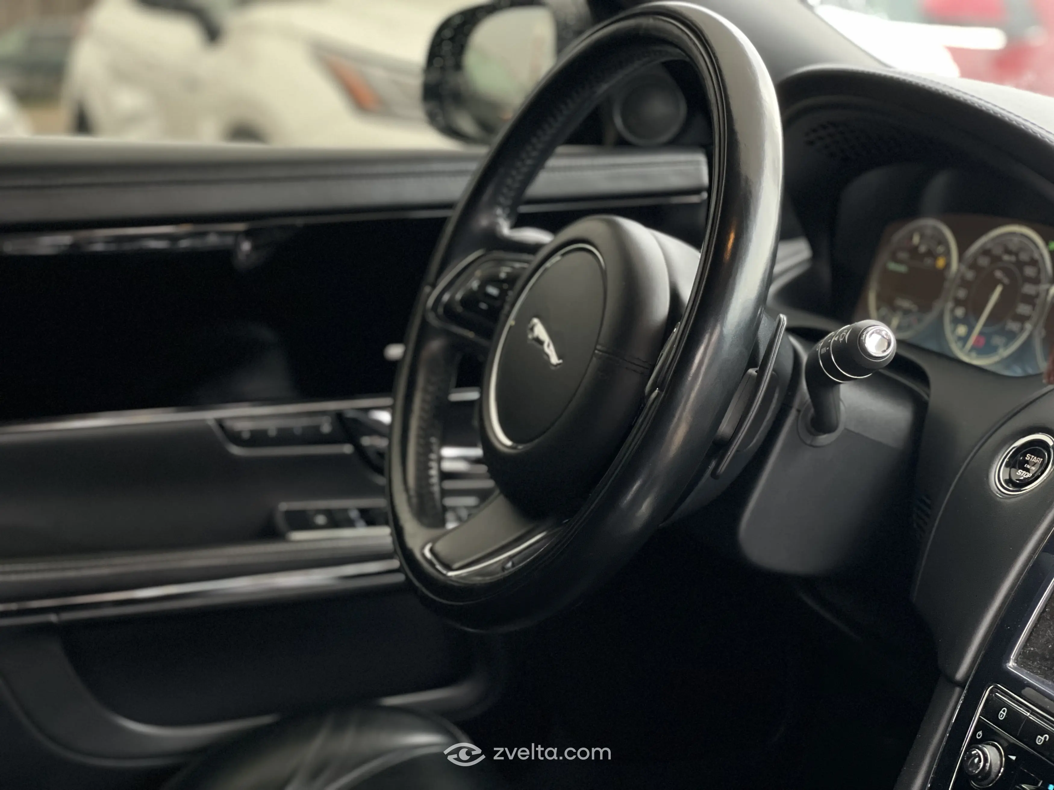 Car photo 13