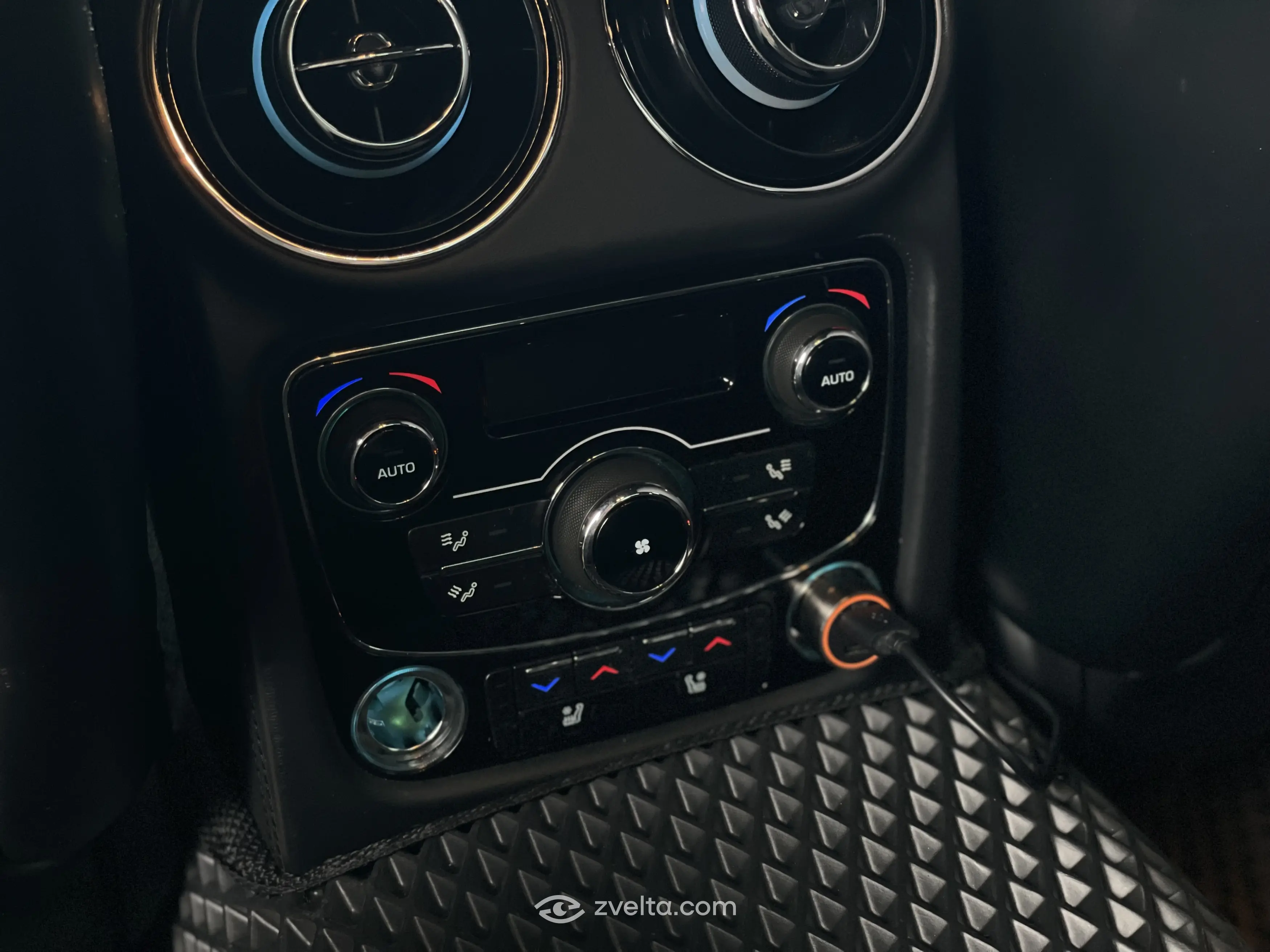 Car photo 25