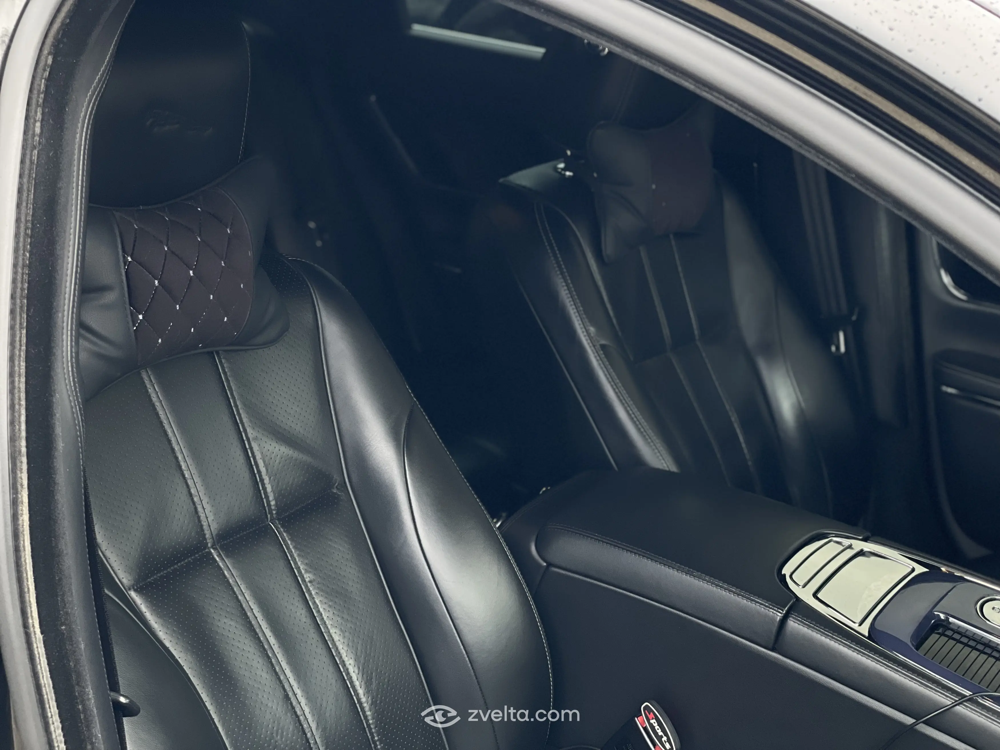 Car photo 10