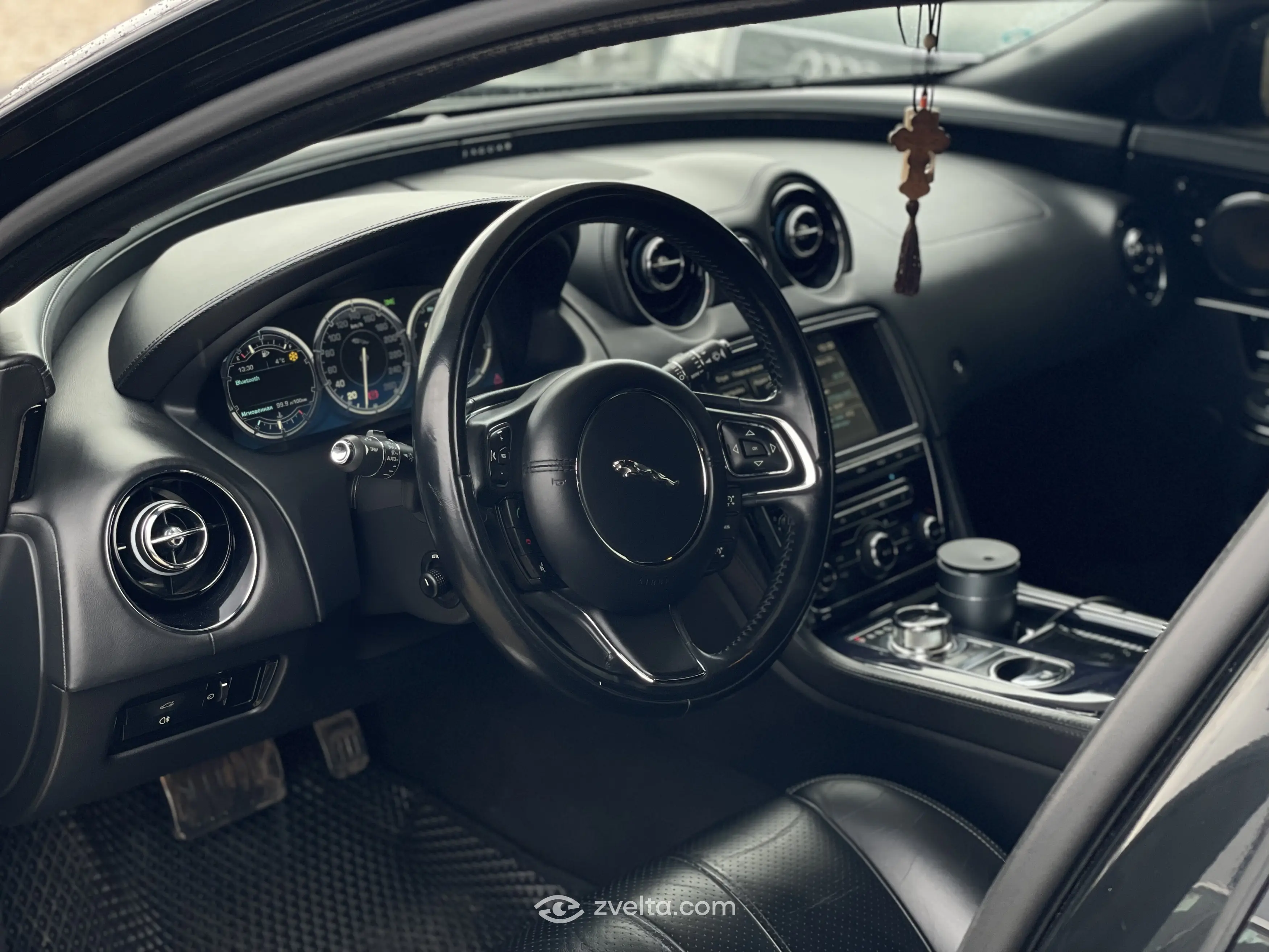 Car photo 21