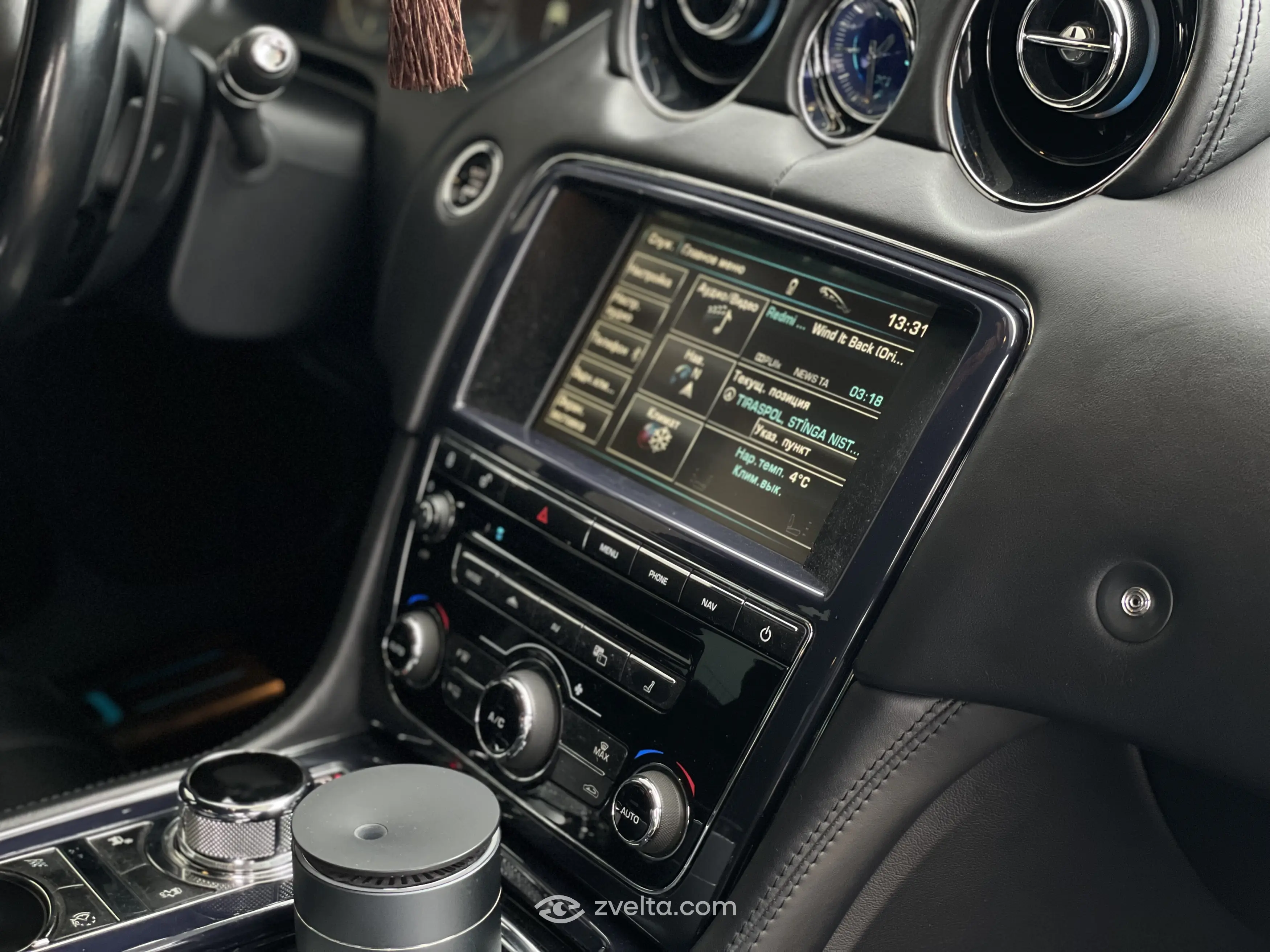 Car photo 15