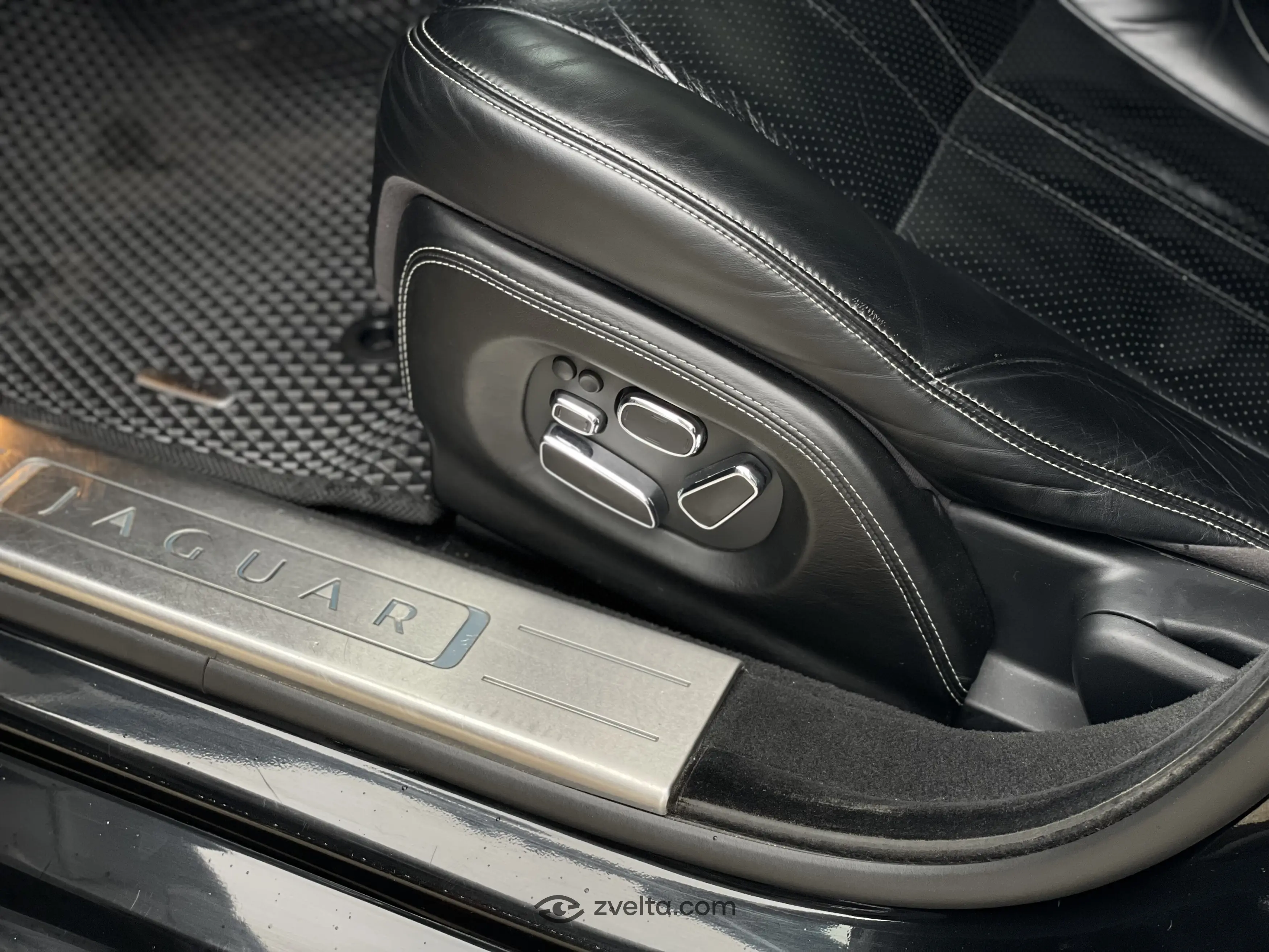 Car photo 19