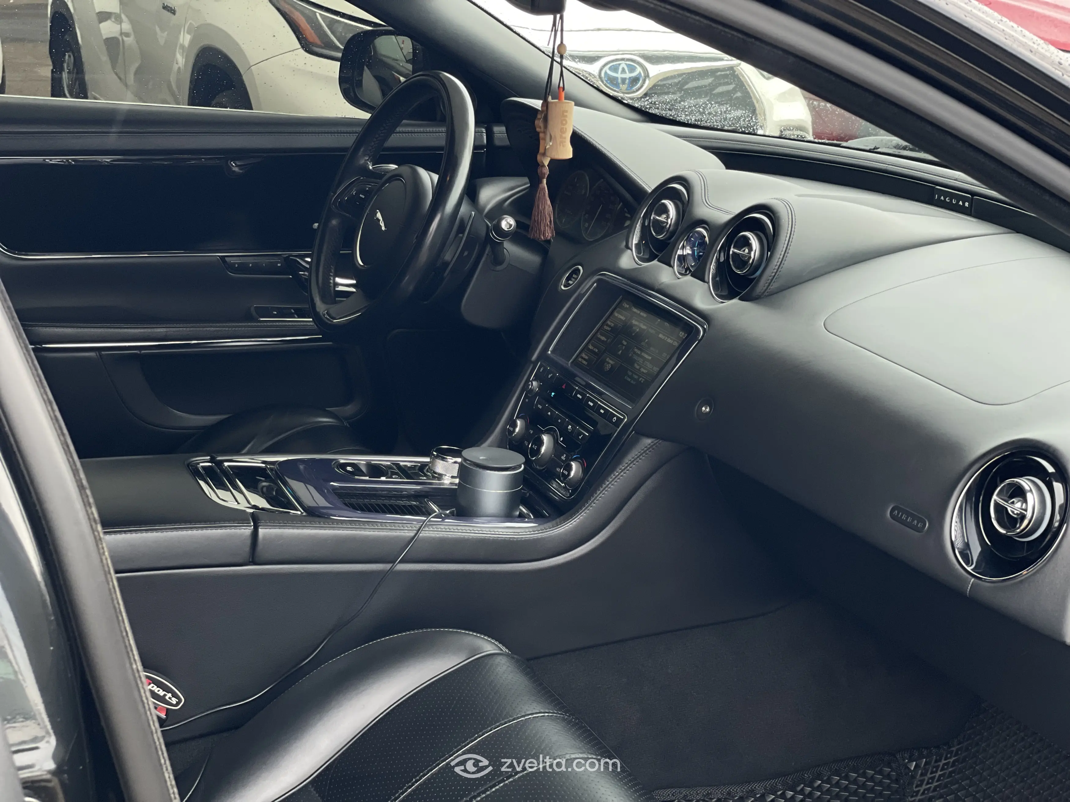 Car photo 16