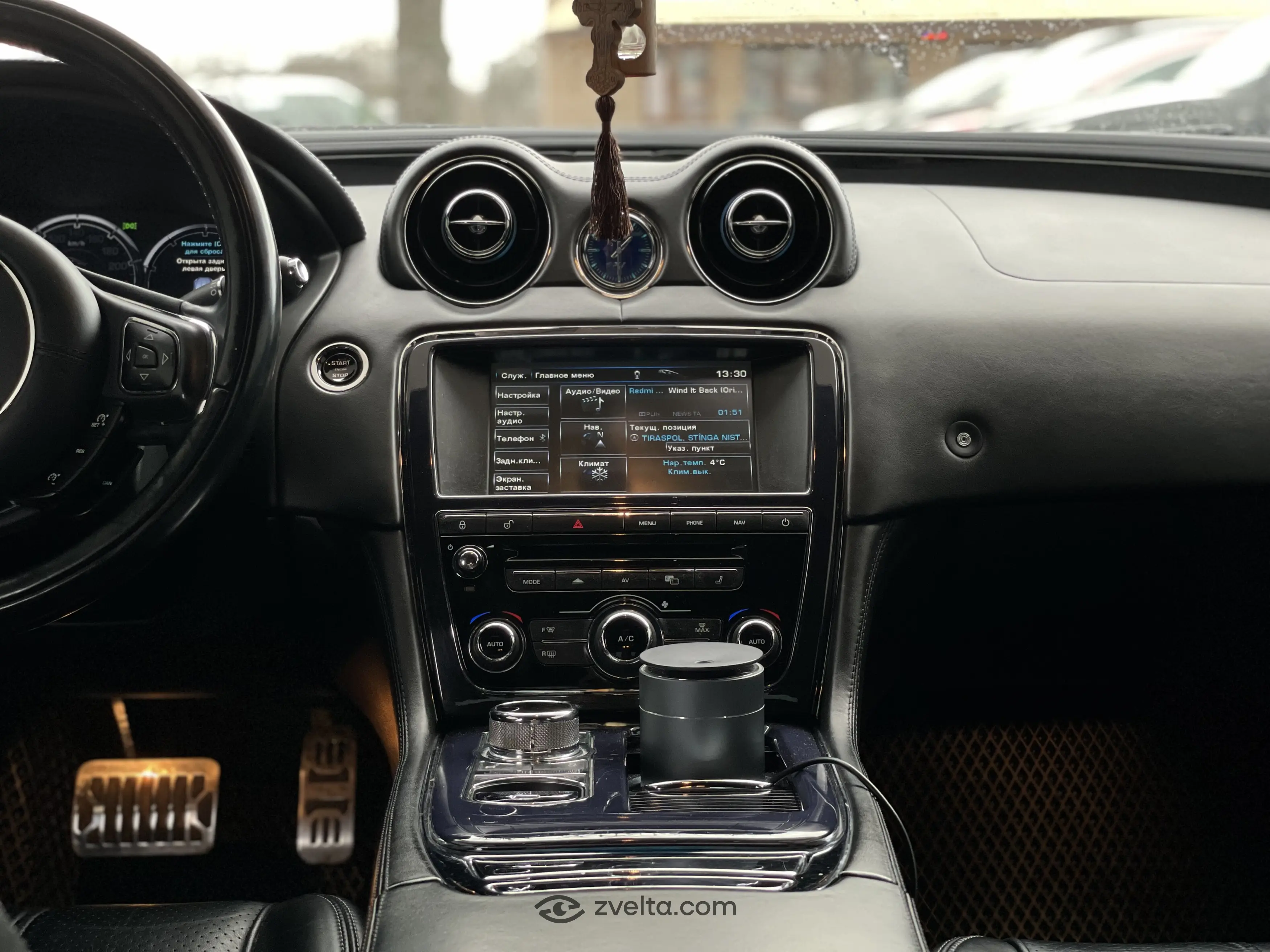 Car photo 24