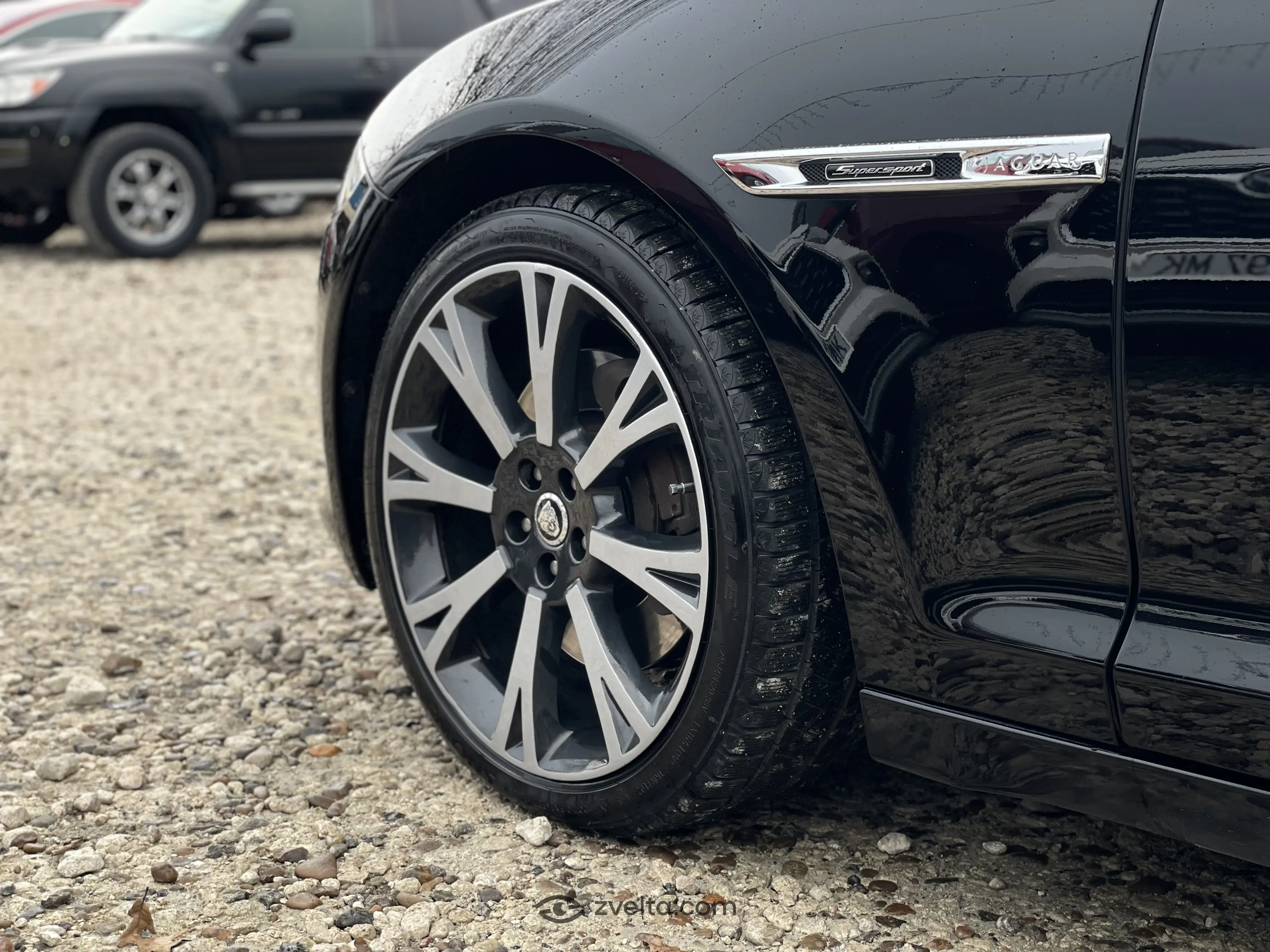 Car photo 26