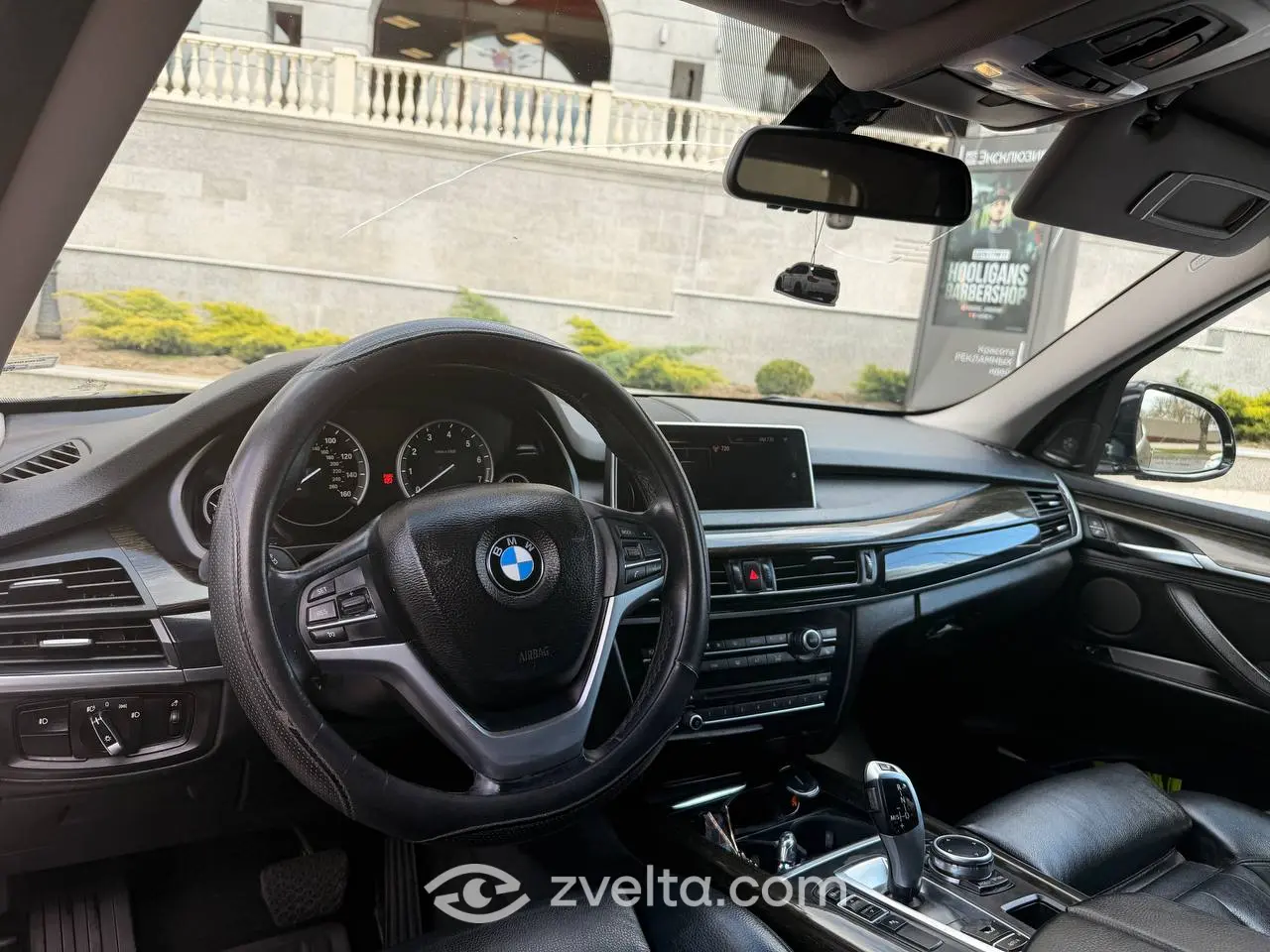 Car photo 4