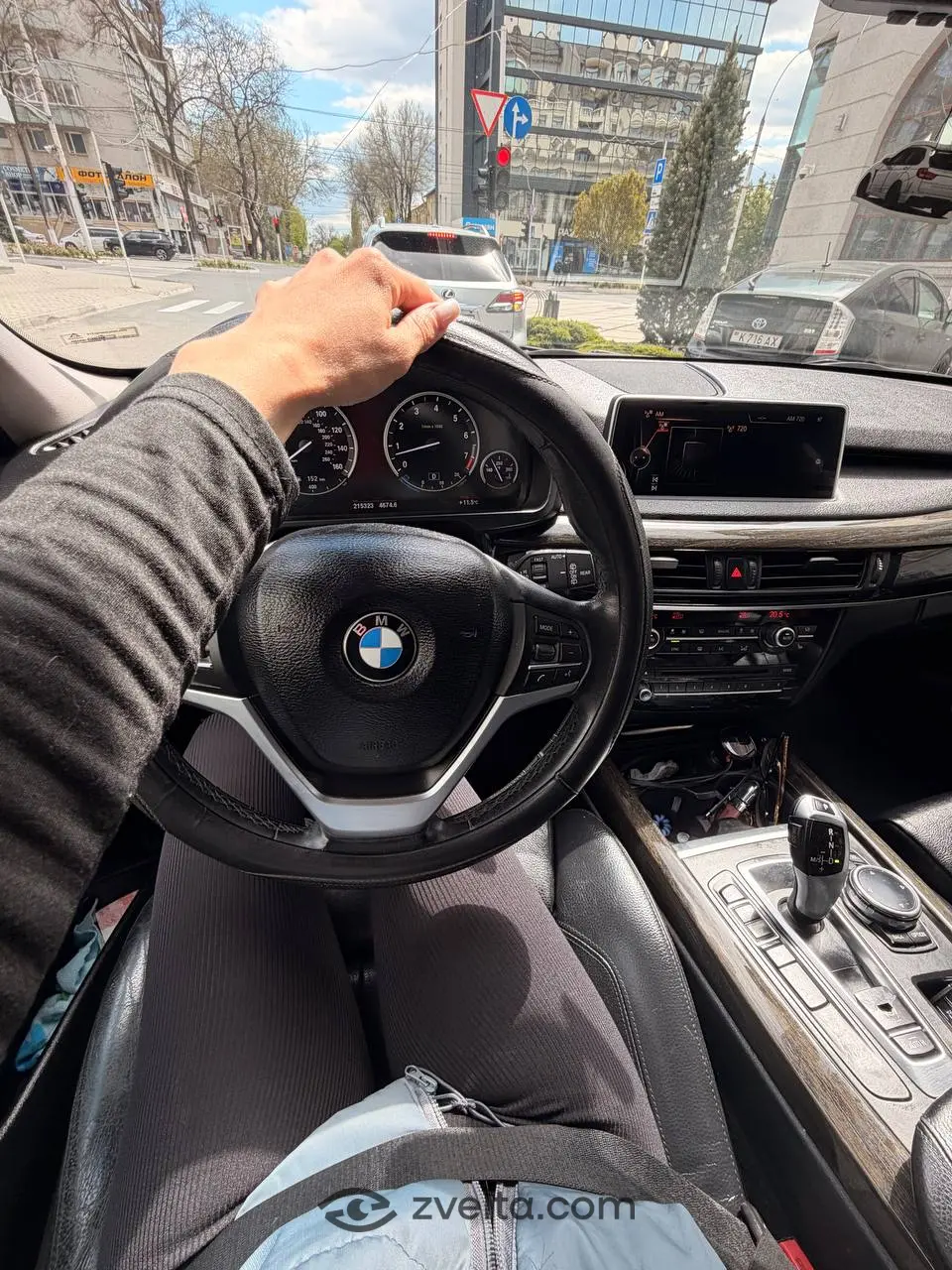 Car photo 8