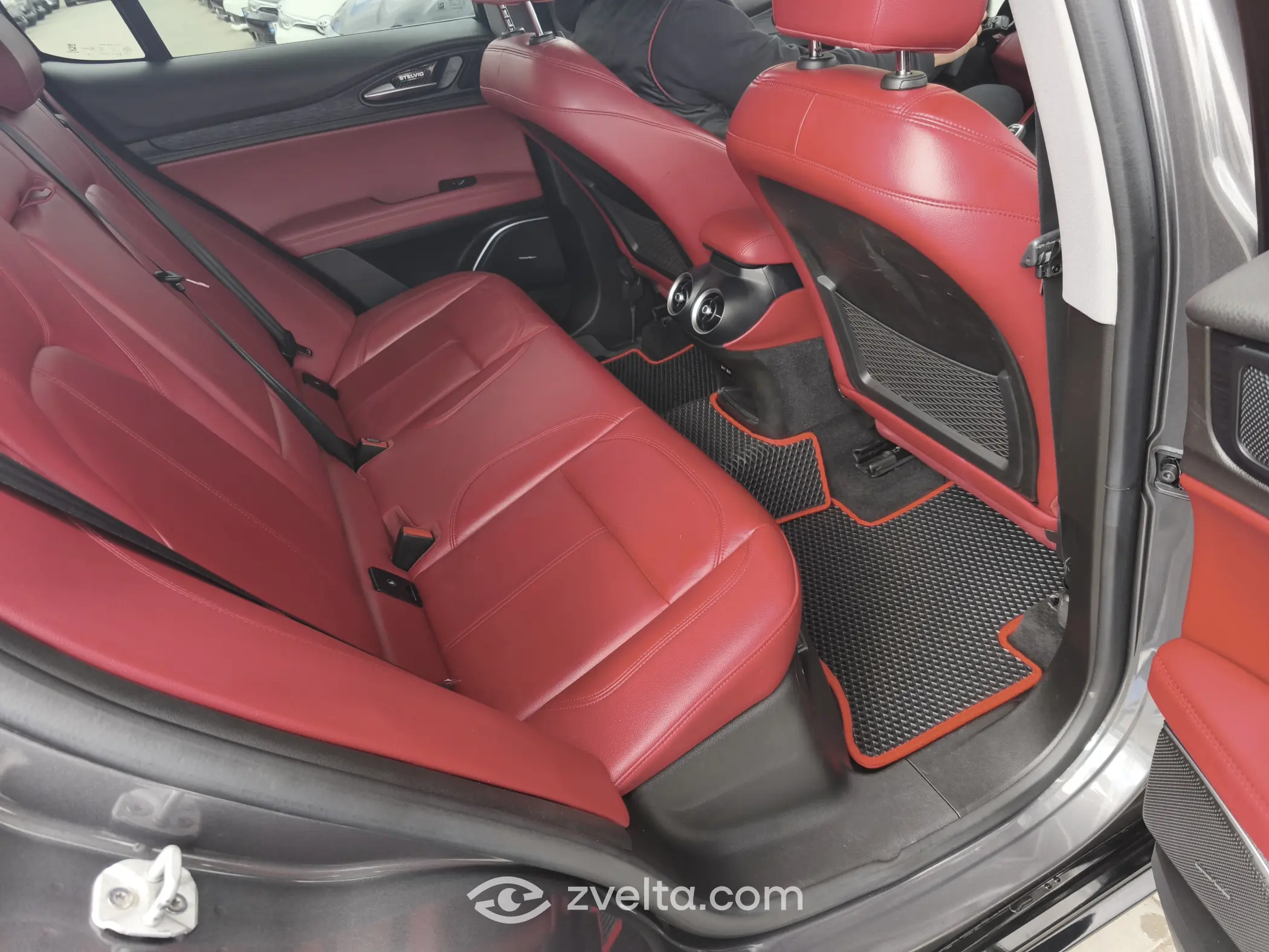 Car photo 10