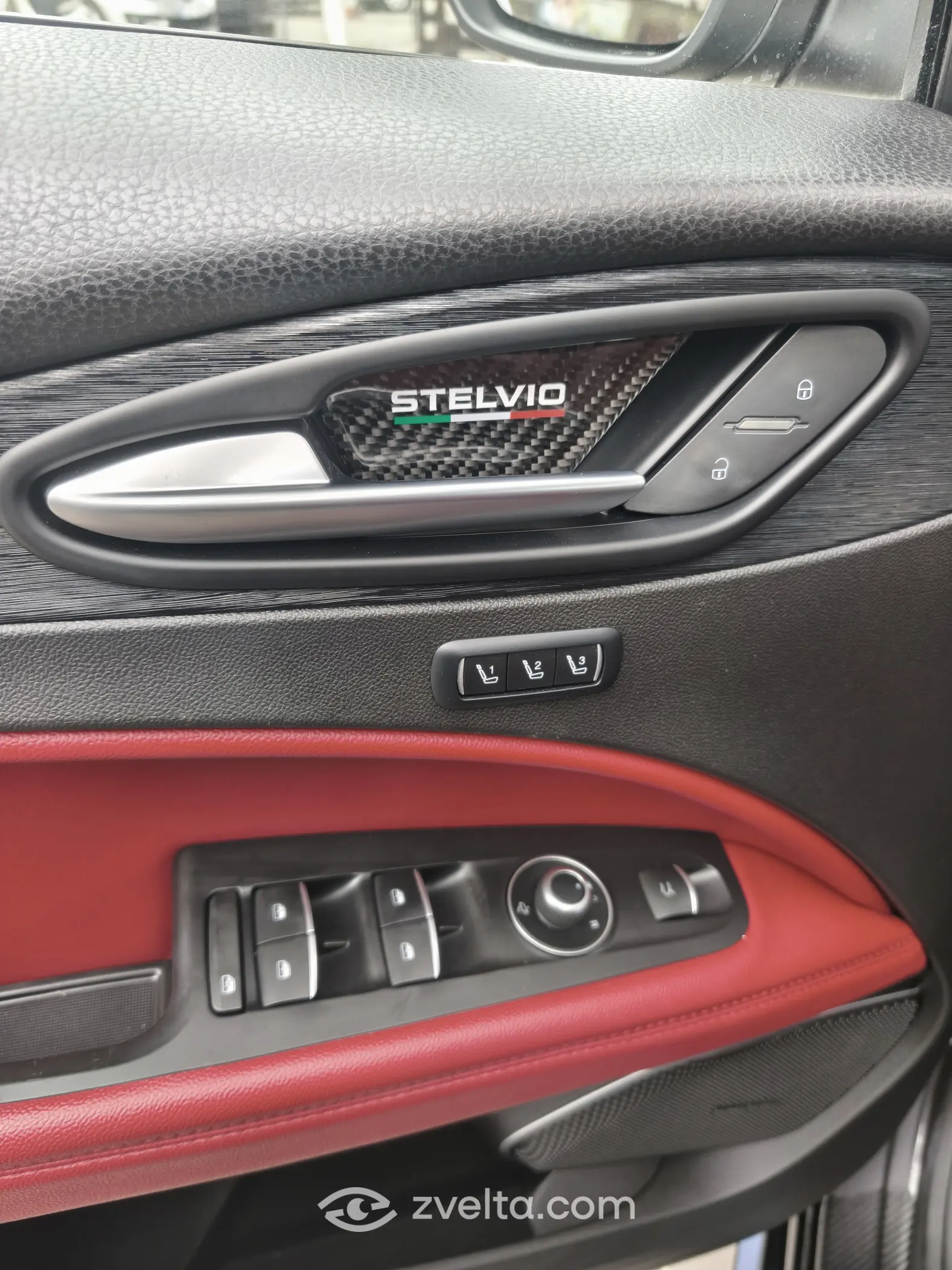 Car photo 9