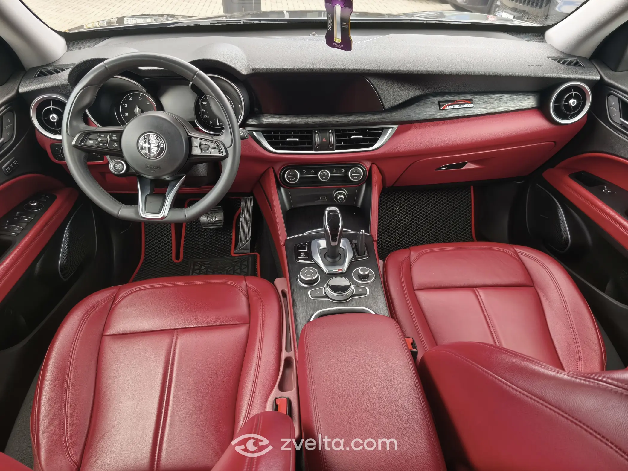 Car photo 6