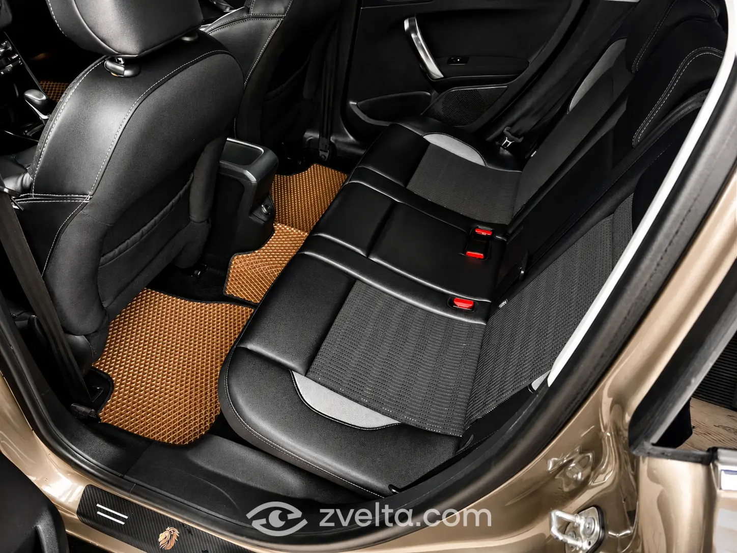 Car photo 9