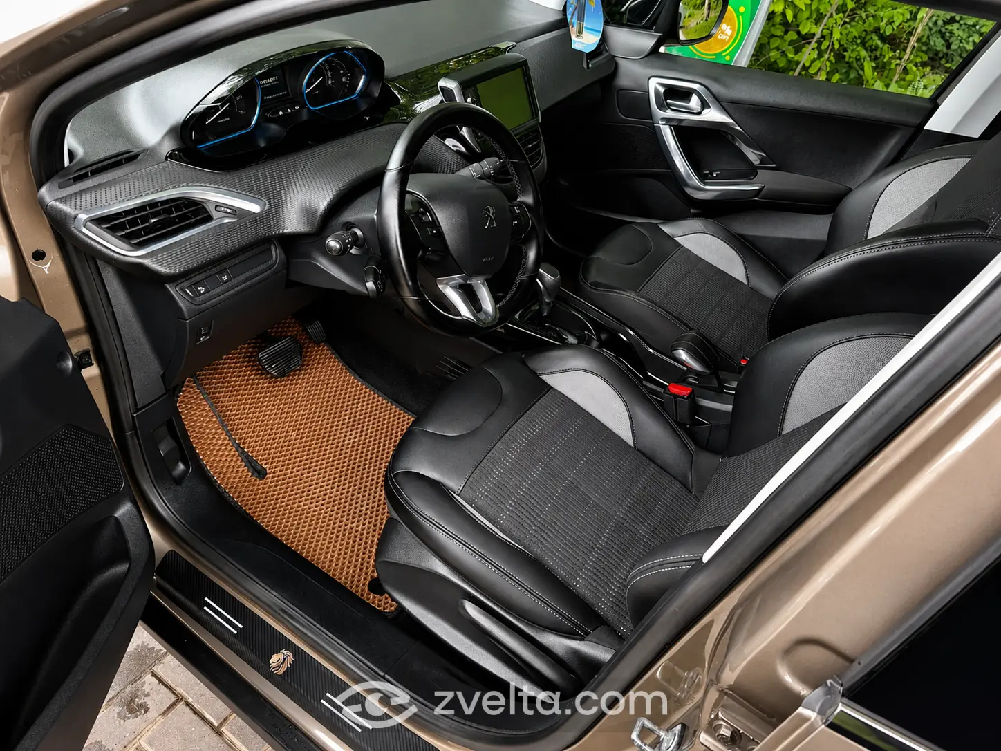 Car photo 7
