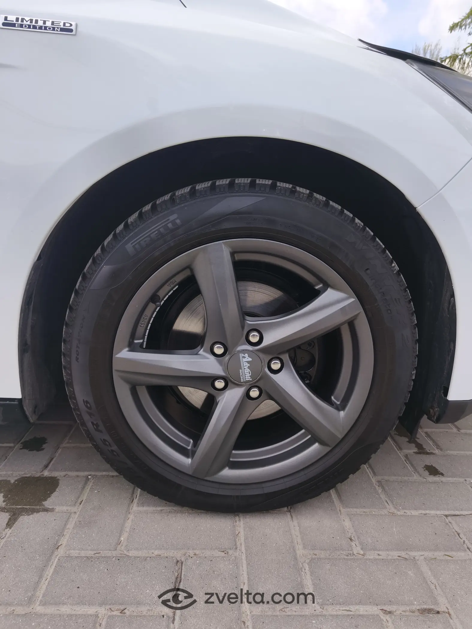 Car photo 6