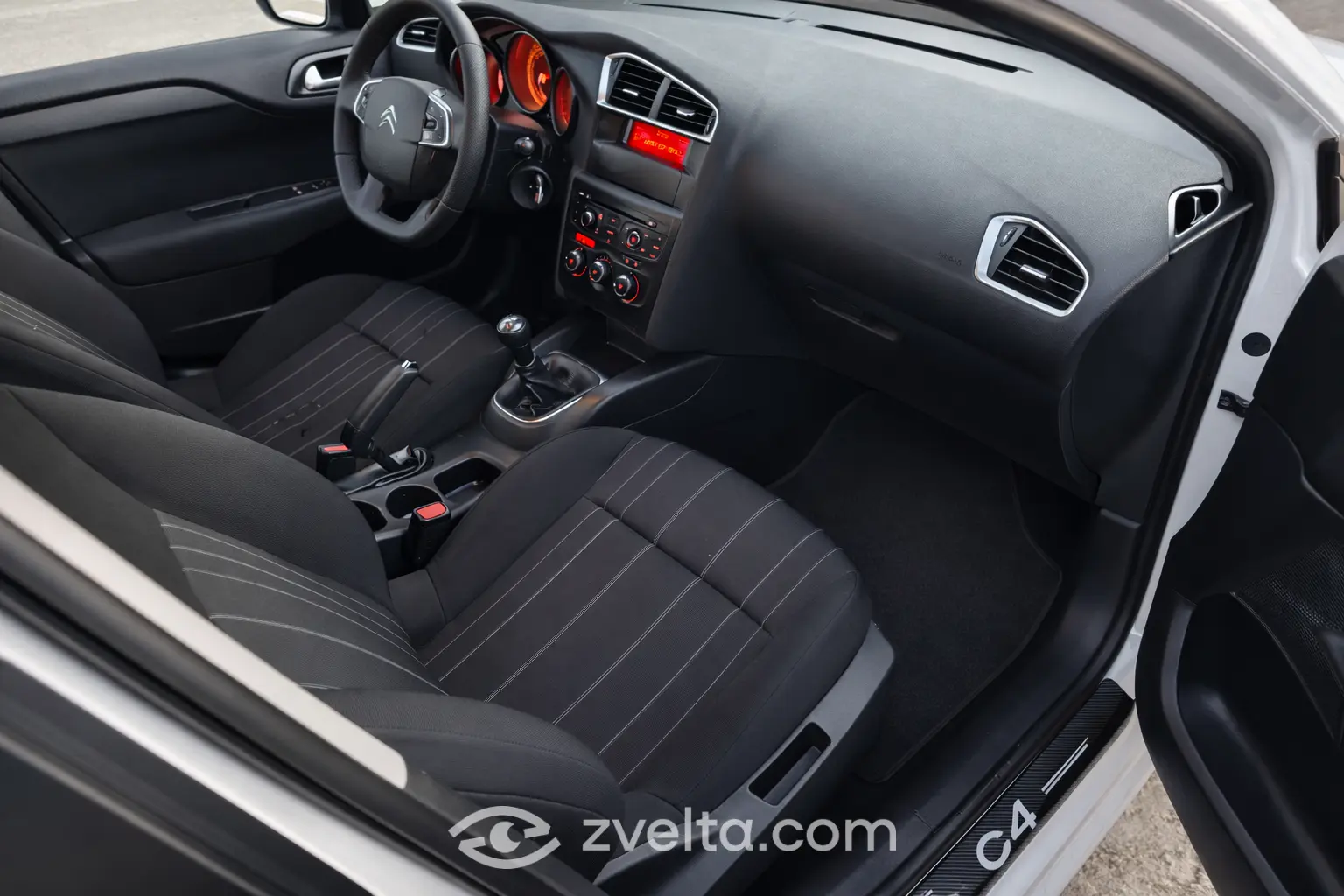 Car photo 7
