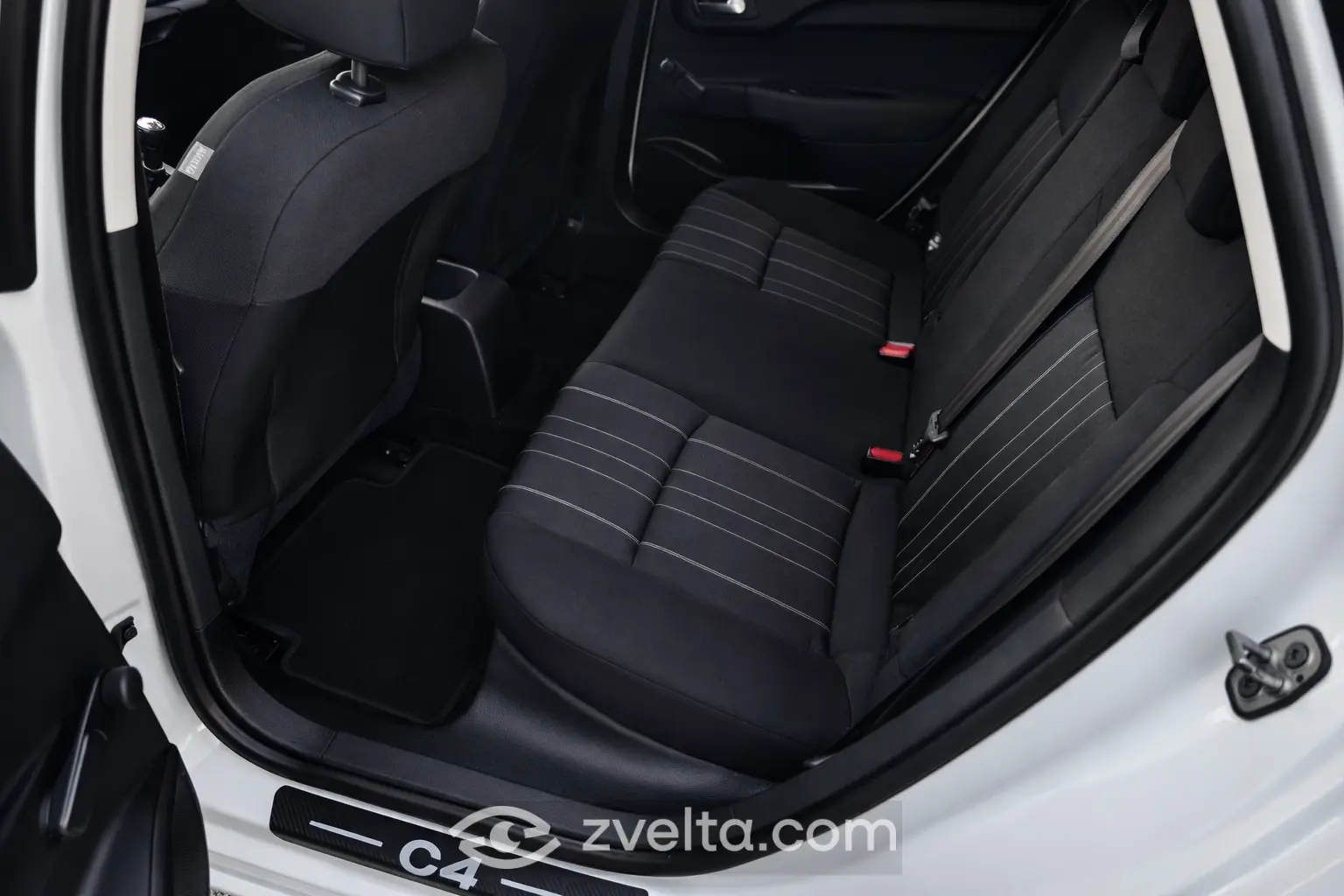Car photo 10