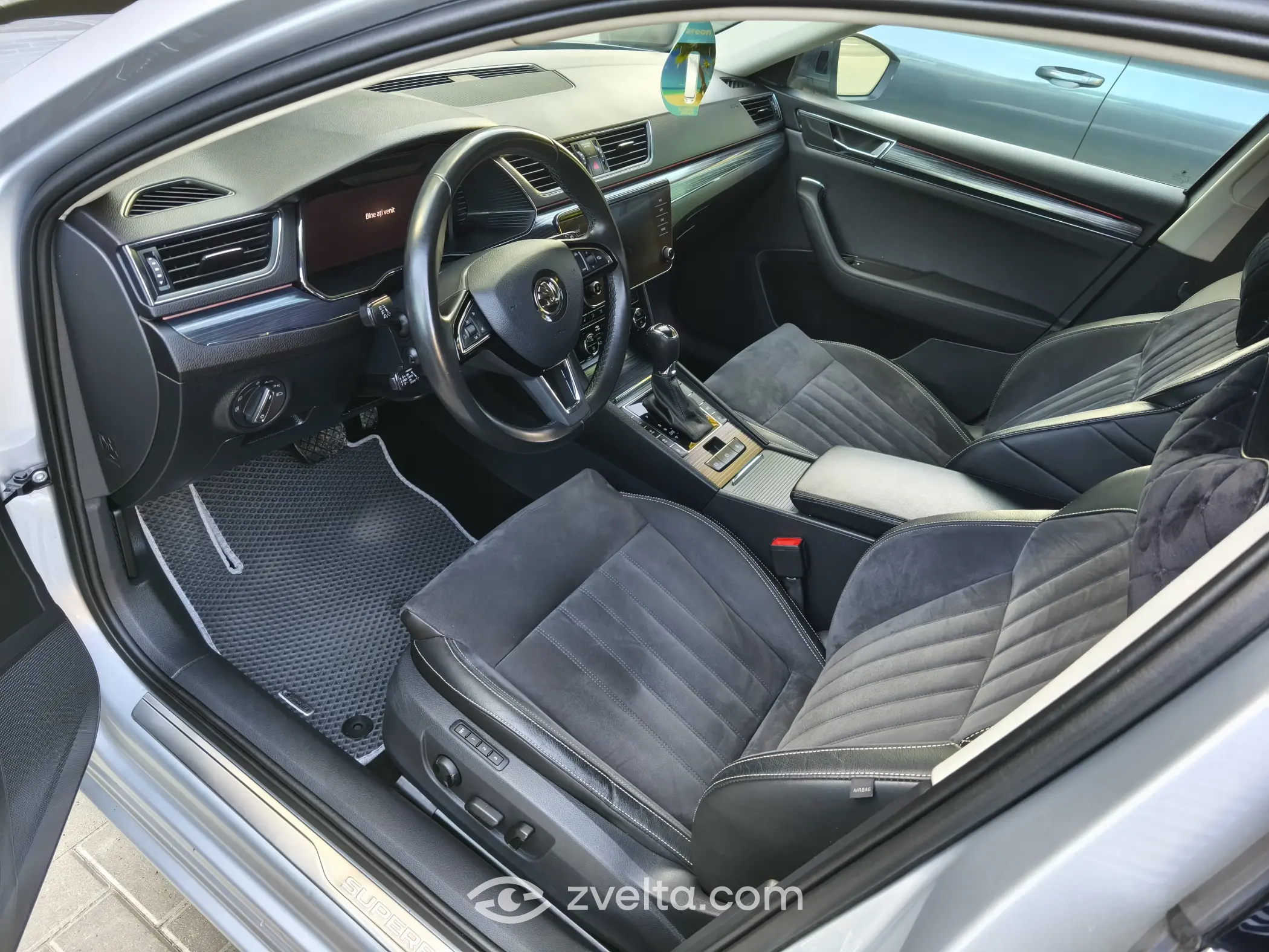 Car photo 6