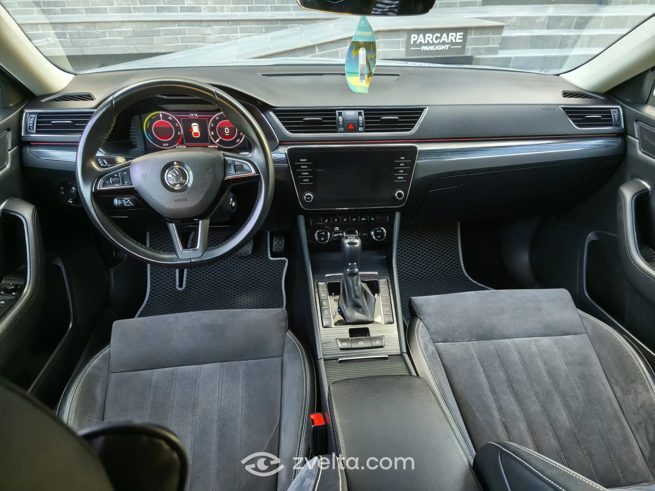Car photo 5