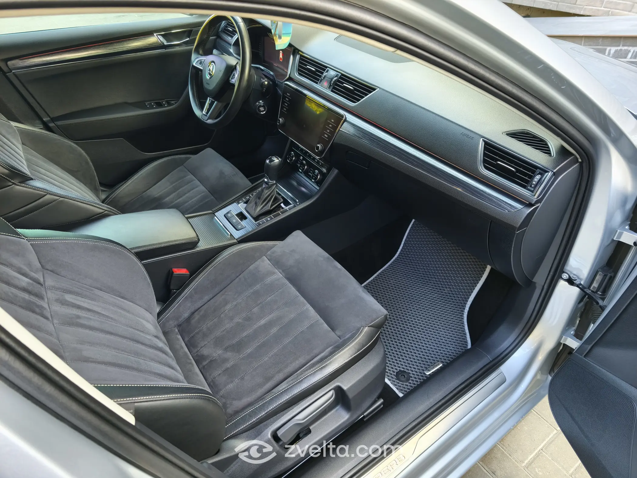 Car photo 7