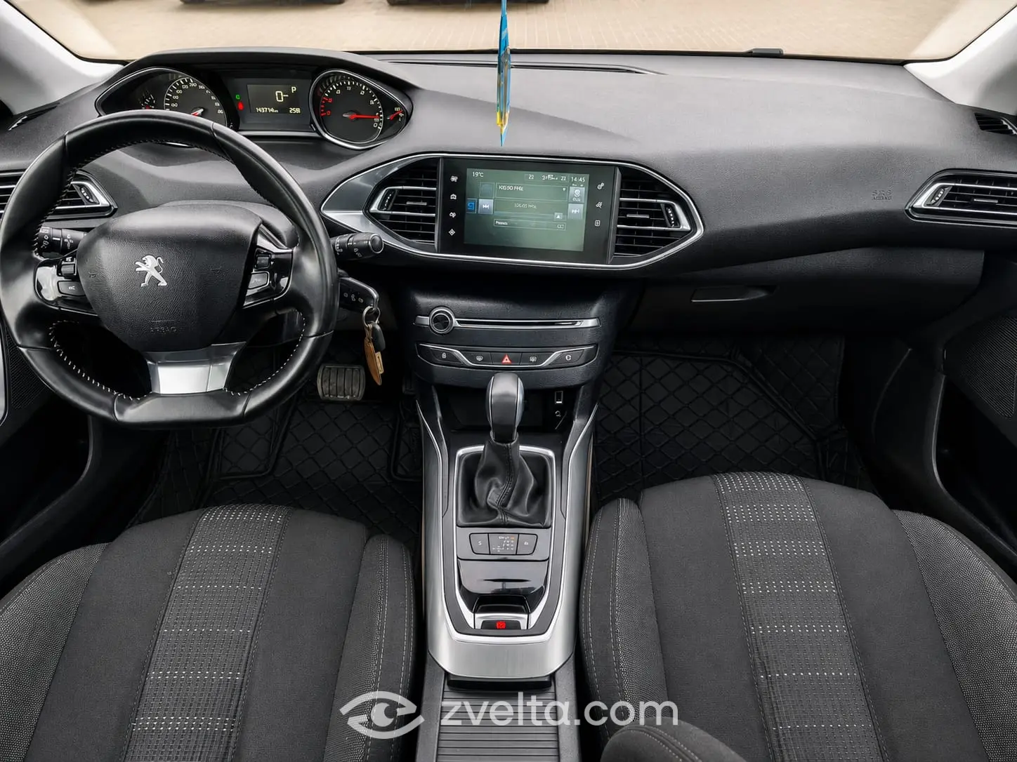 Car photo 7