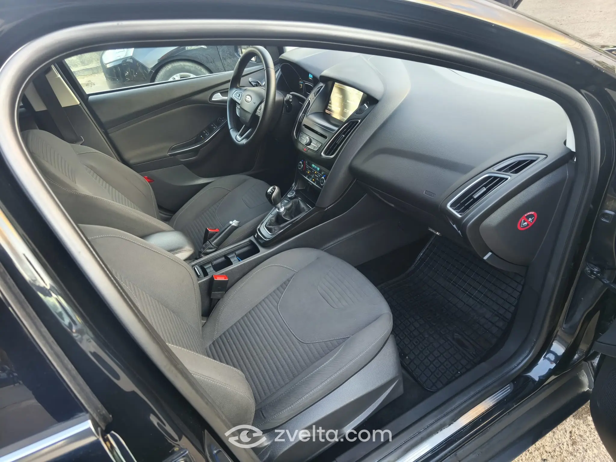 Car photo 9