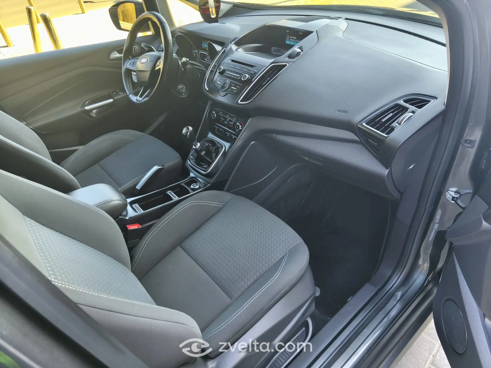 Car photo 8