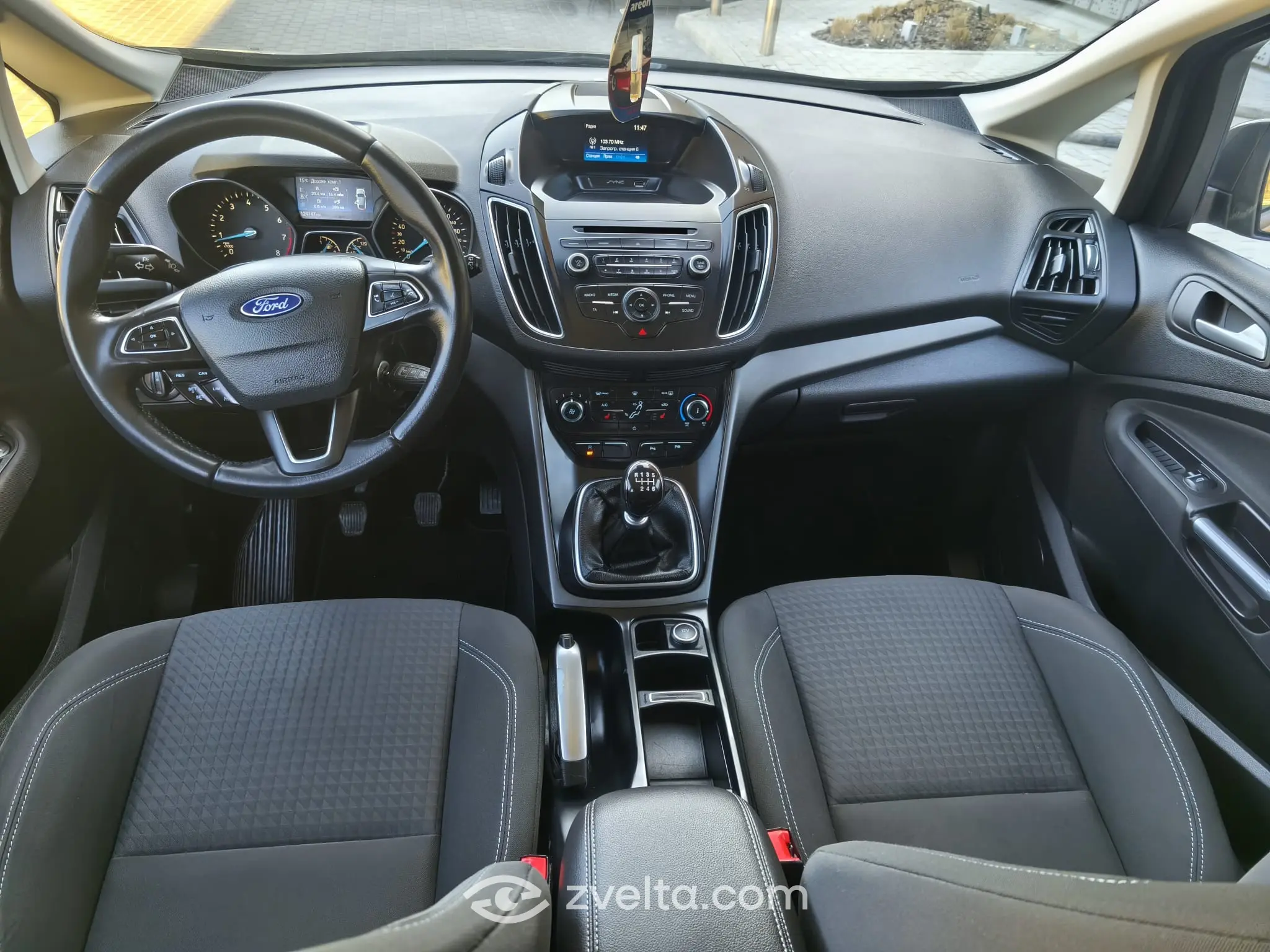 Car photo 6