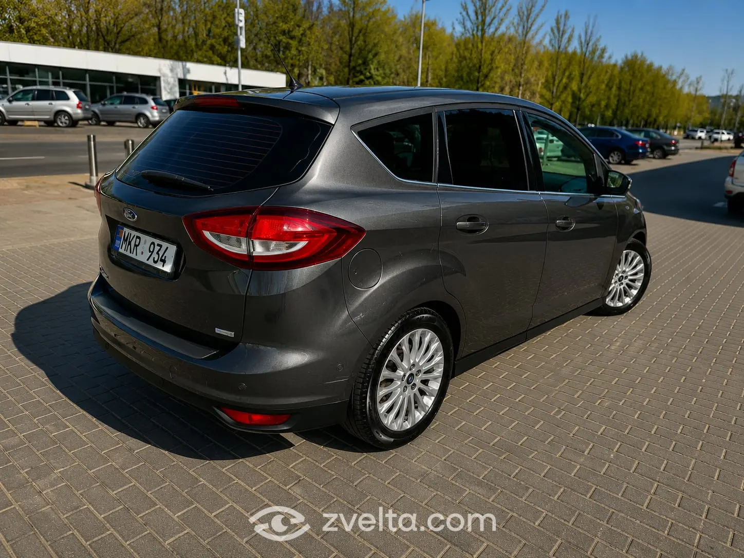 Car photo 3