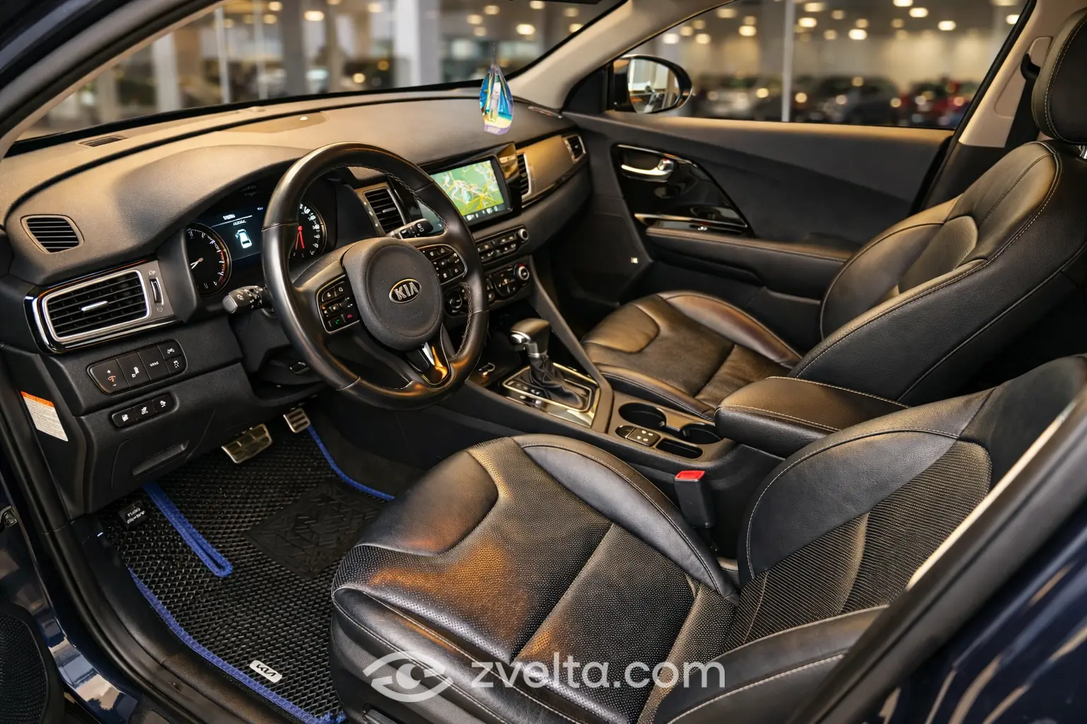 Car photo 6