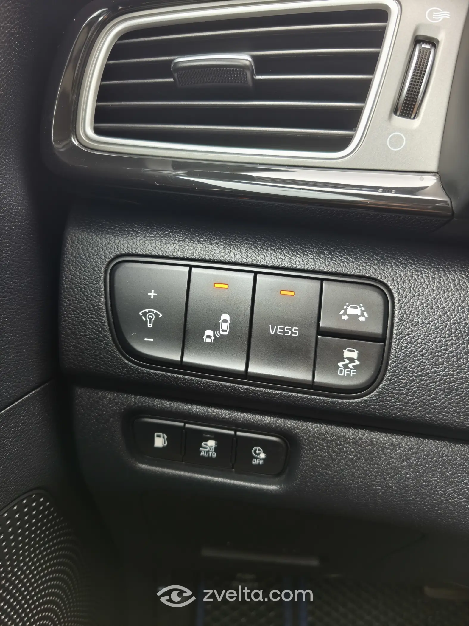 Car photo 11
