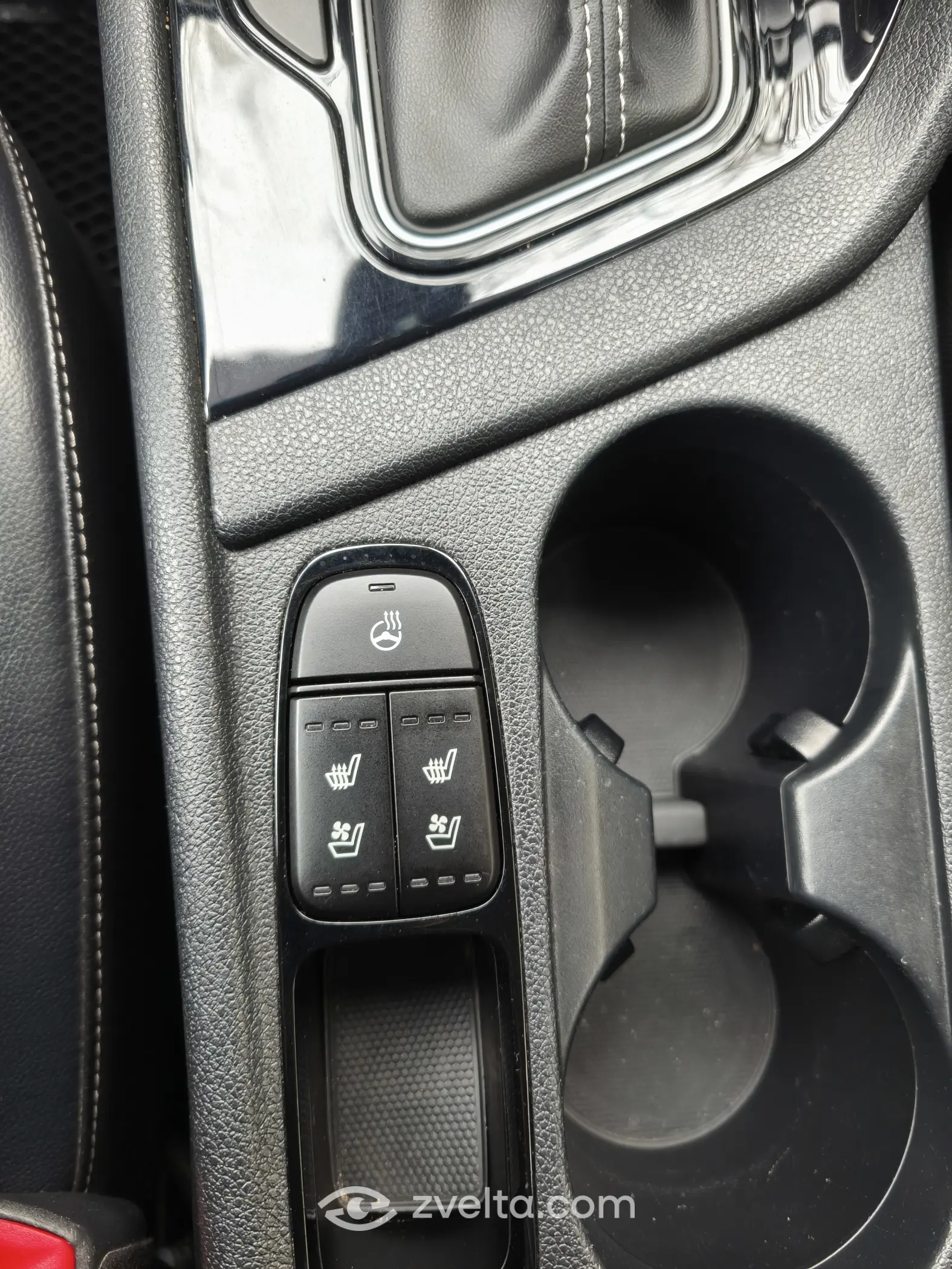 Car photo 10