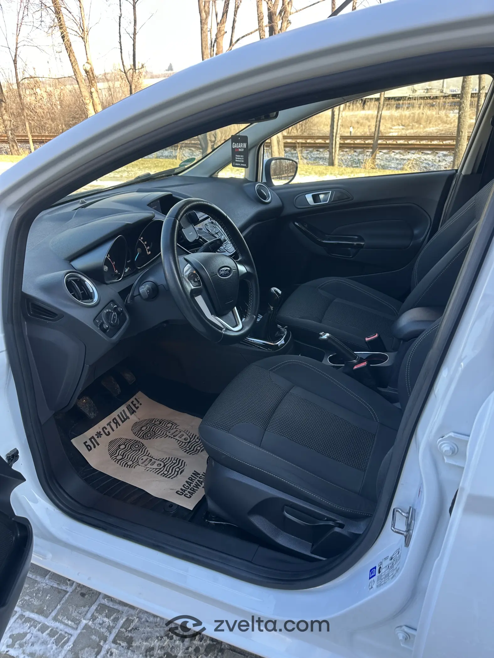 Car photo 6