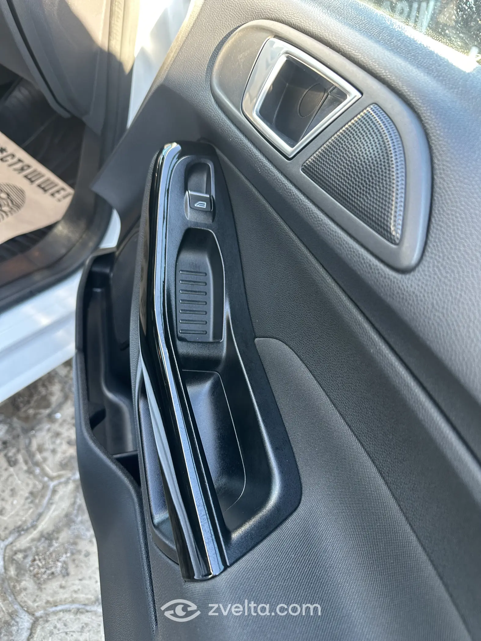 Car photo 7