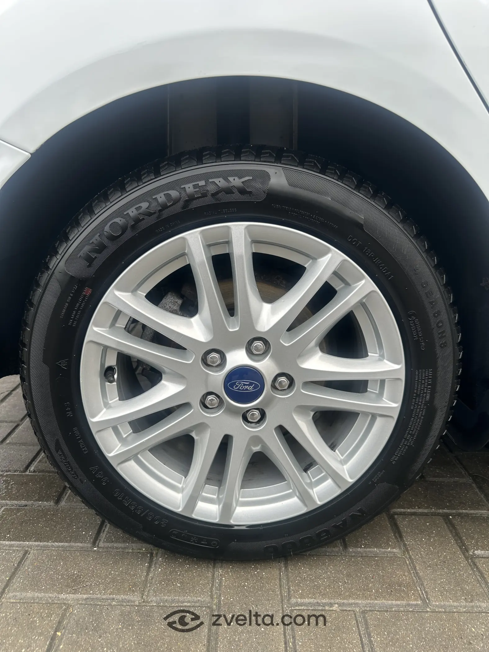 Car photo 6