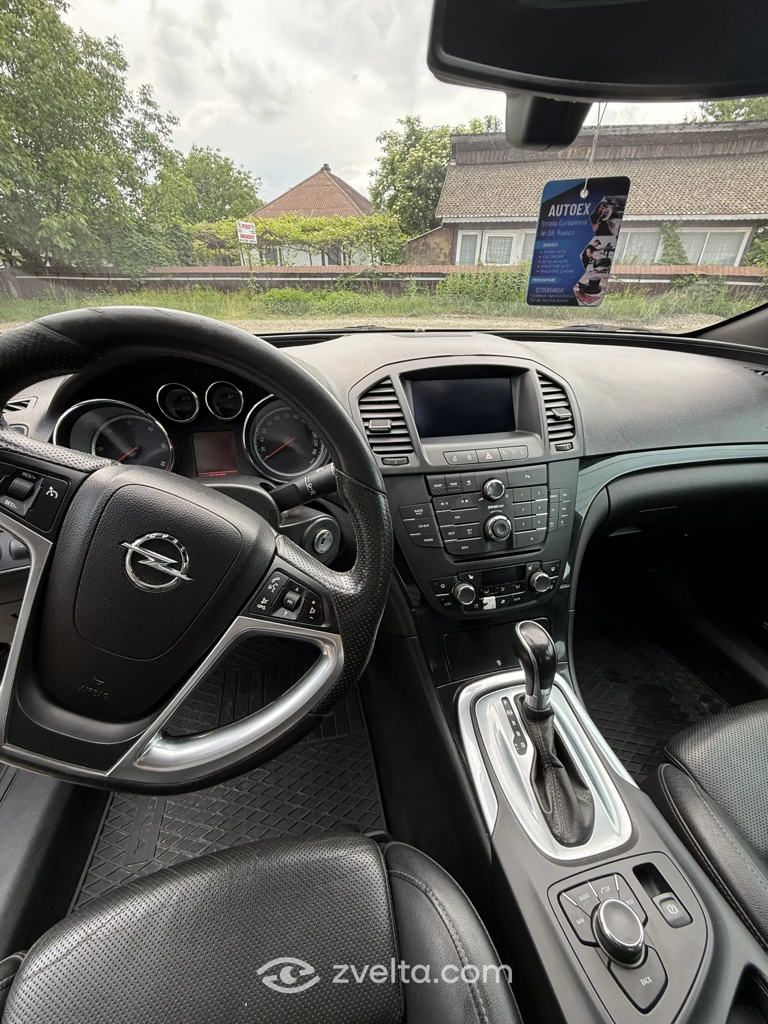Car photo 4