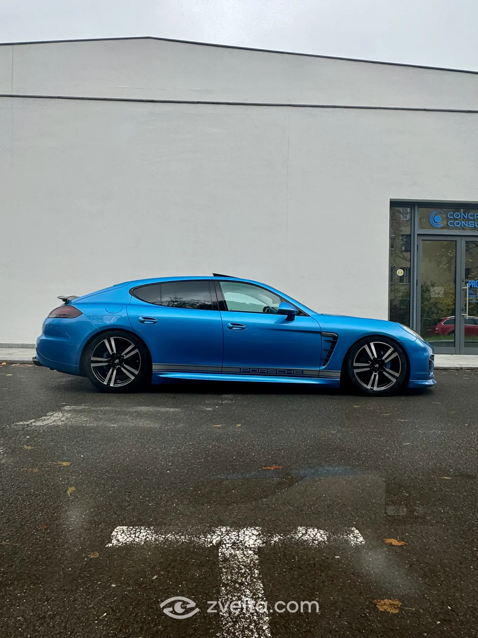 Car photo 2