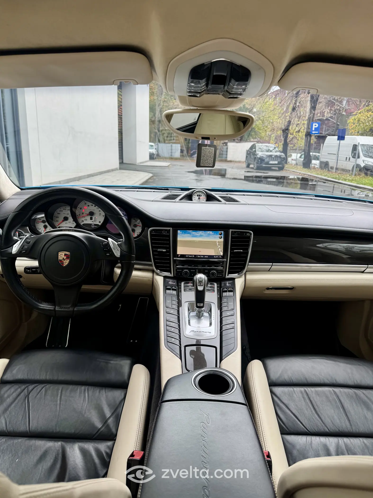 Car photo 3