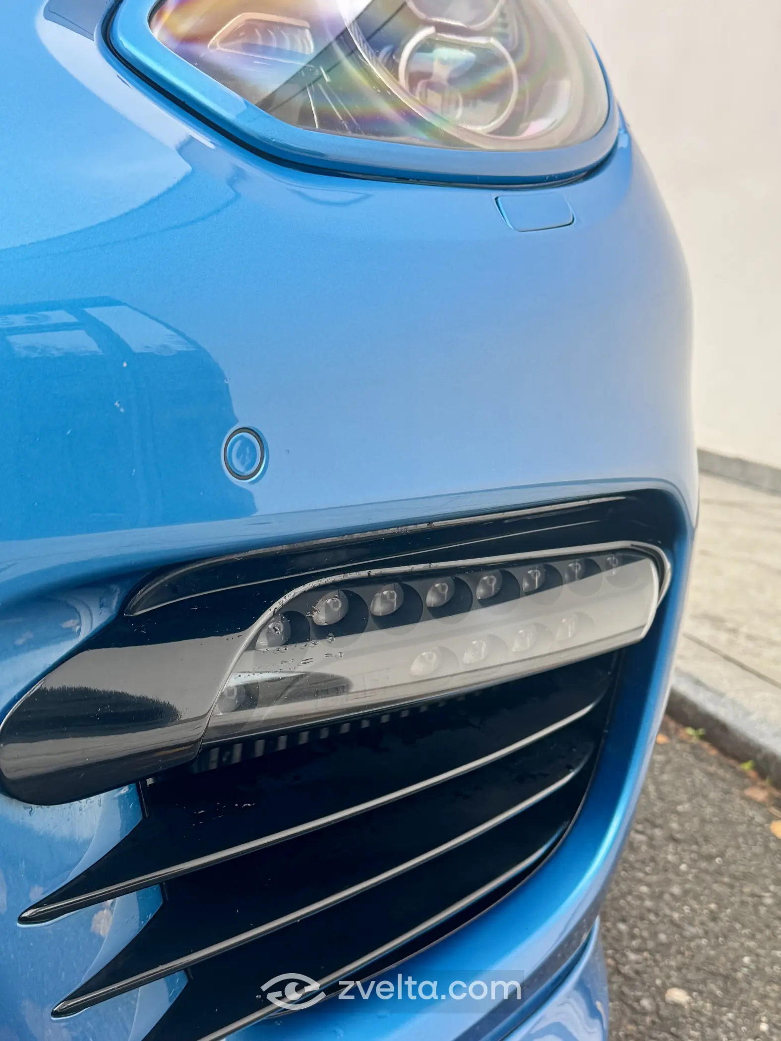 Car photo 4