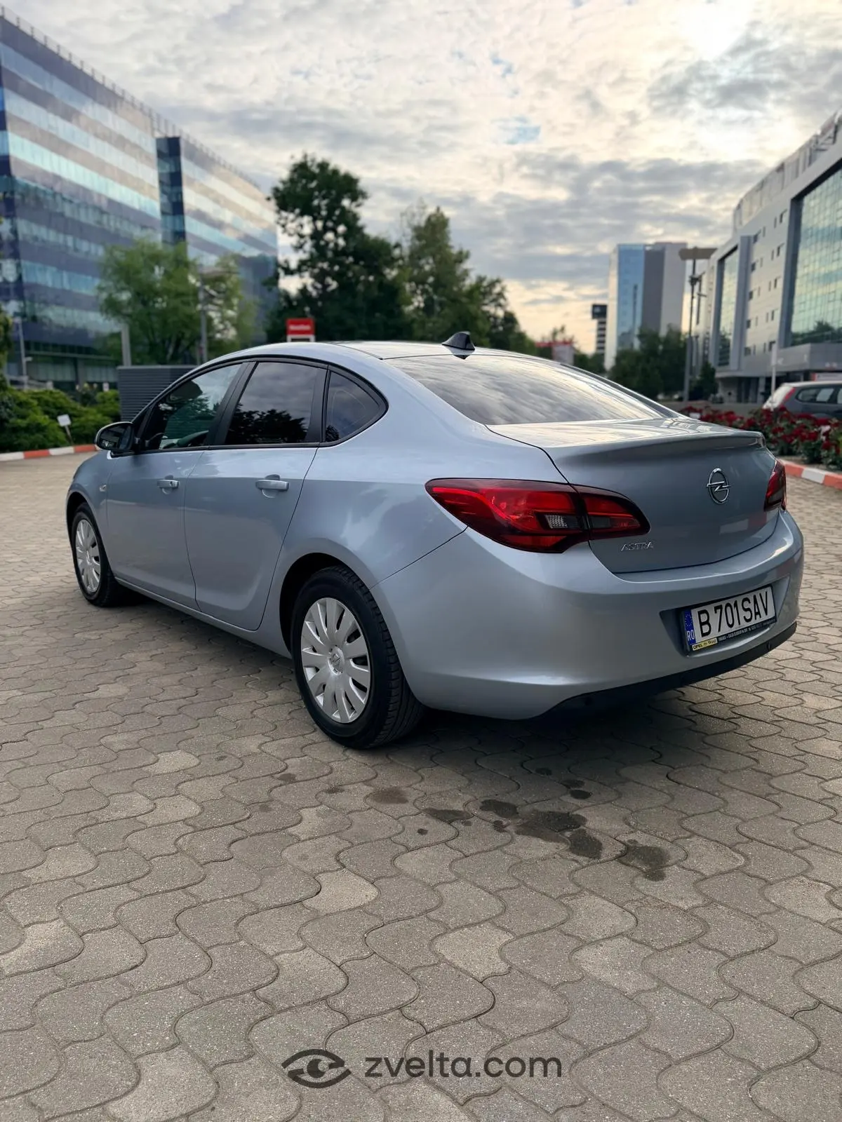 Car photo 2