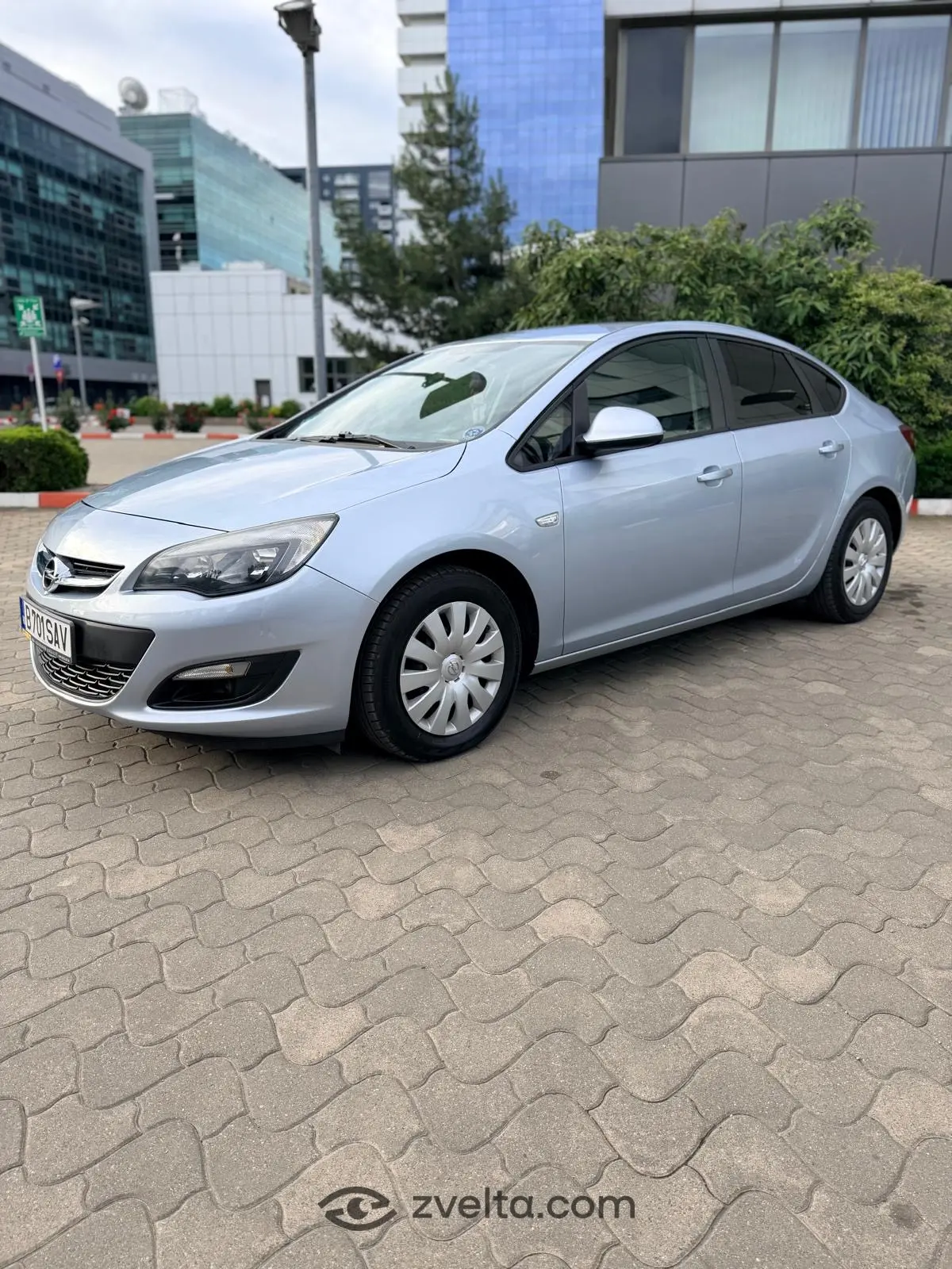 Car photo 3