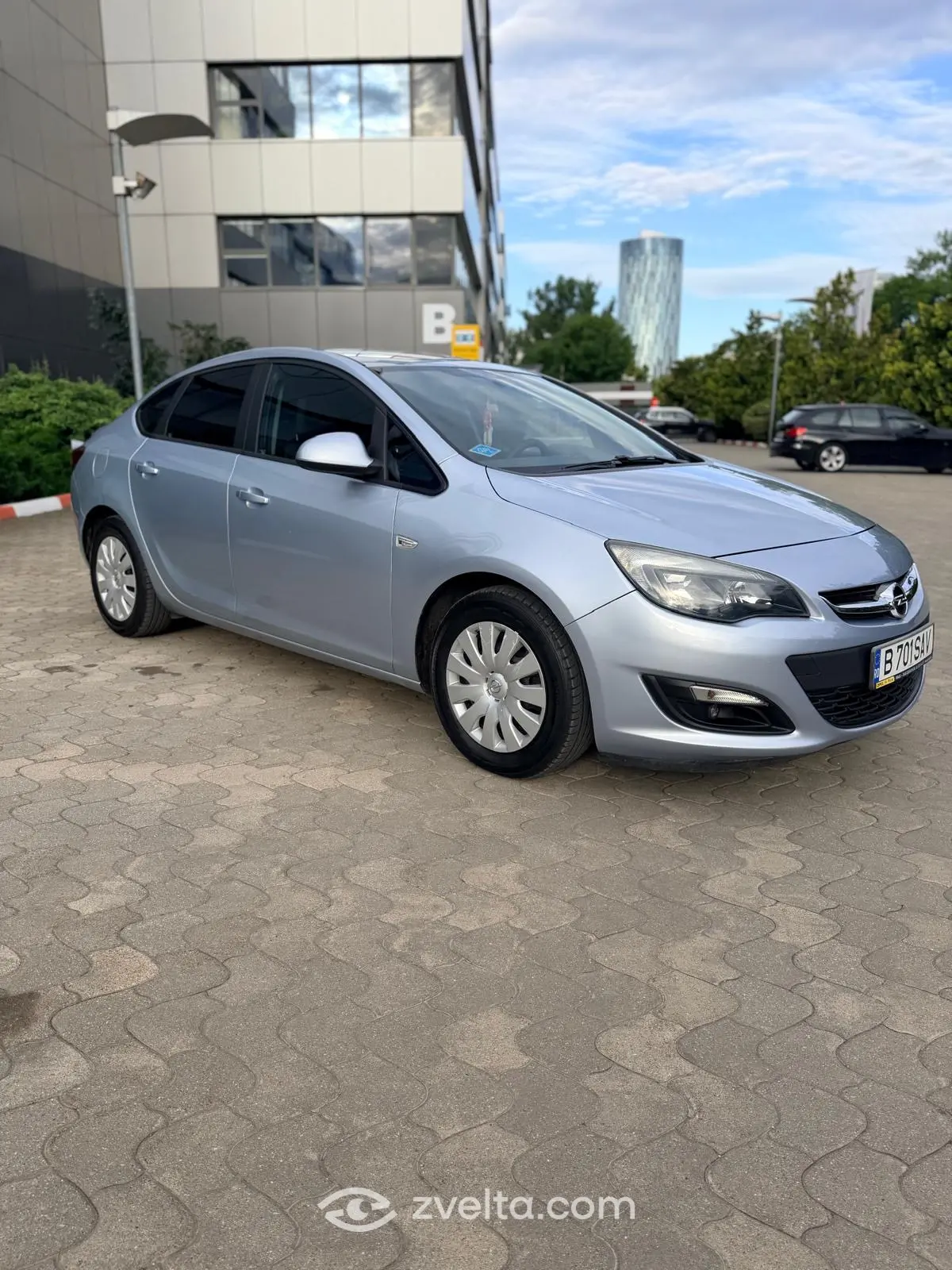 Car photo 6