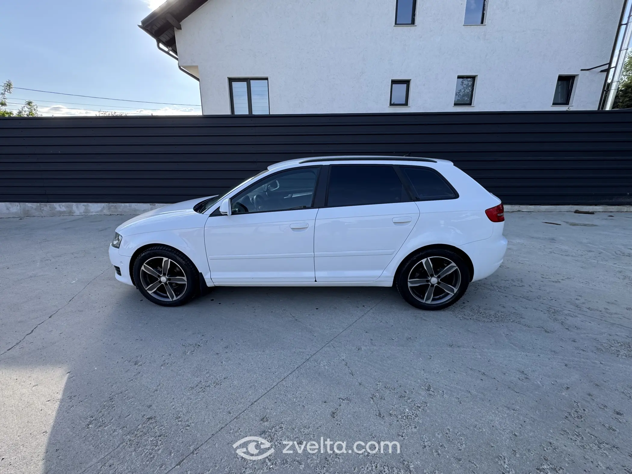 Car photo 3