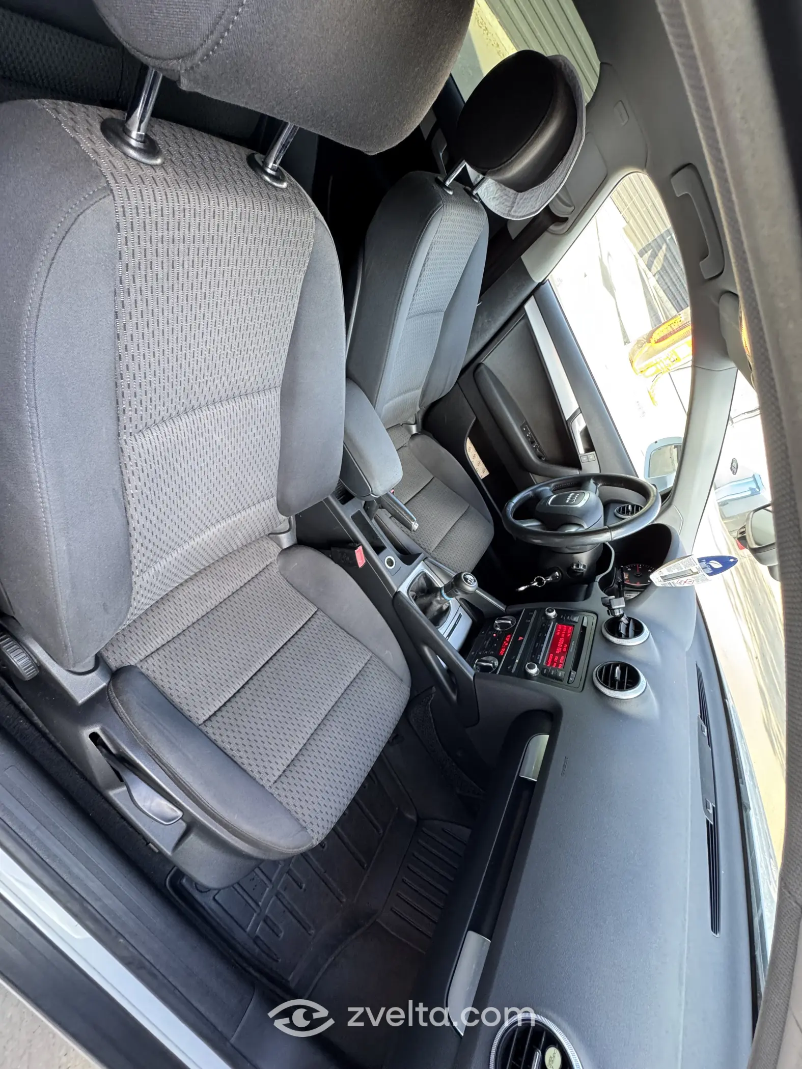 Car photo 11
