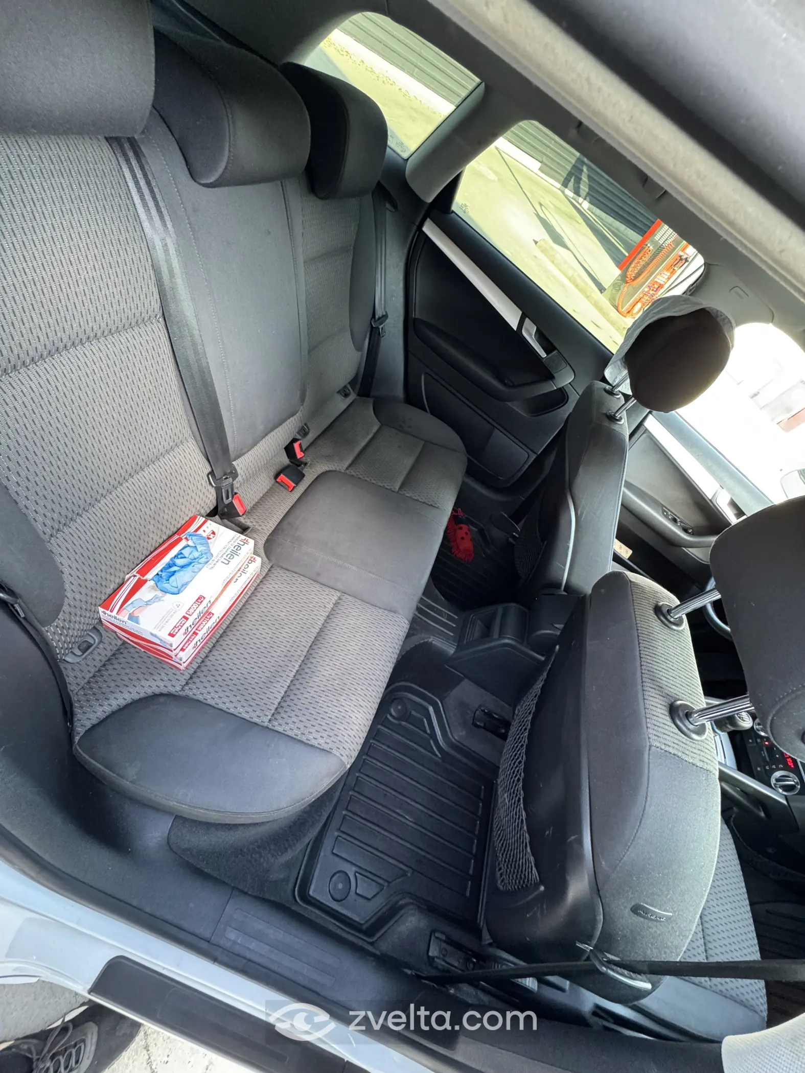 Car photo 10