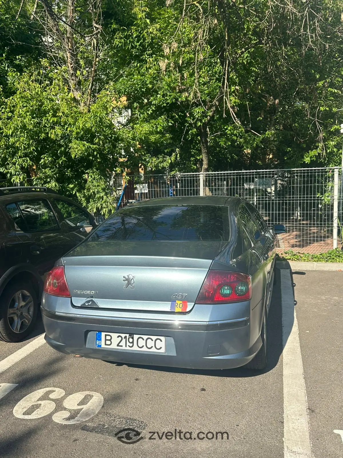 Car photo 3