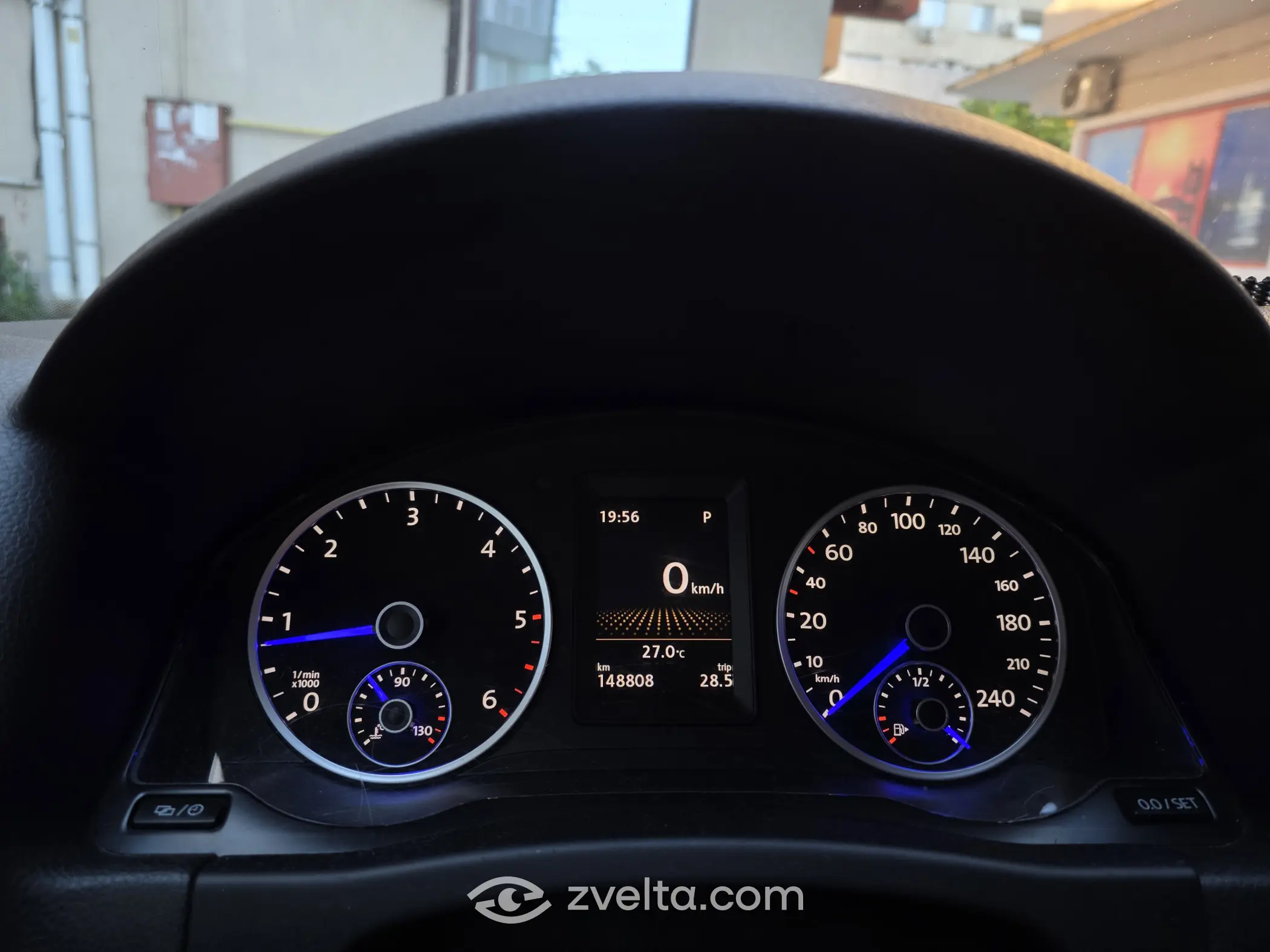 Car photo 4