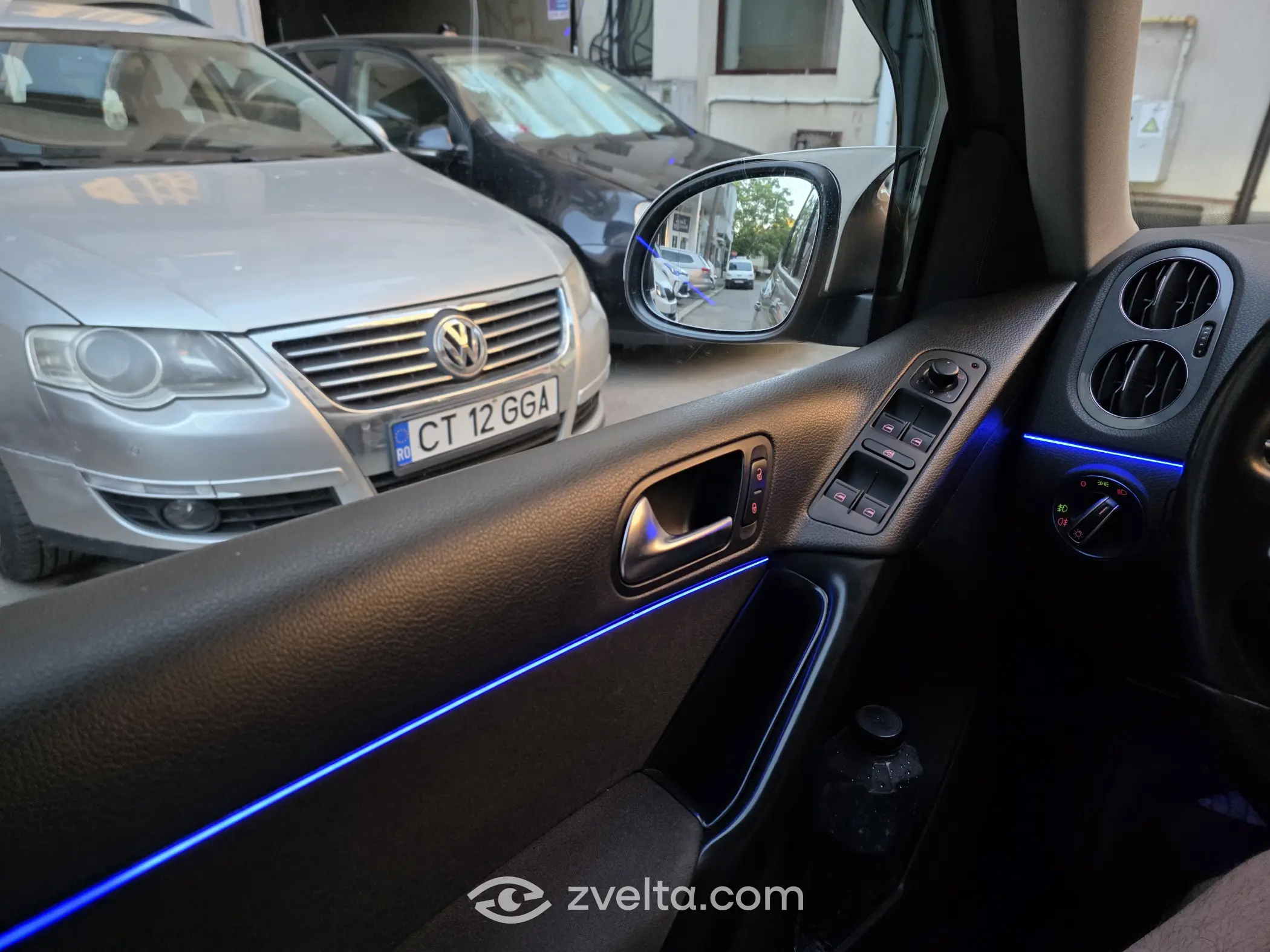 Car photo 9