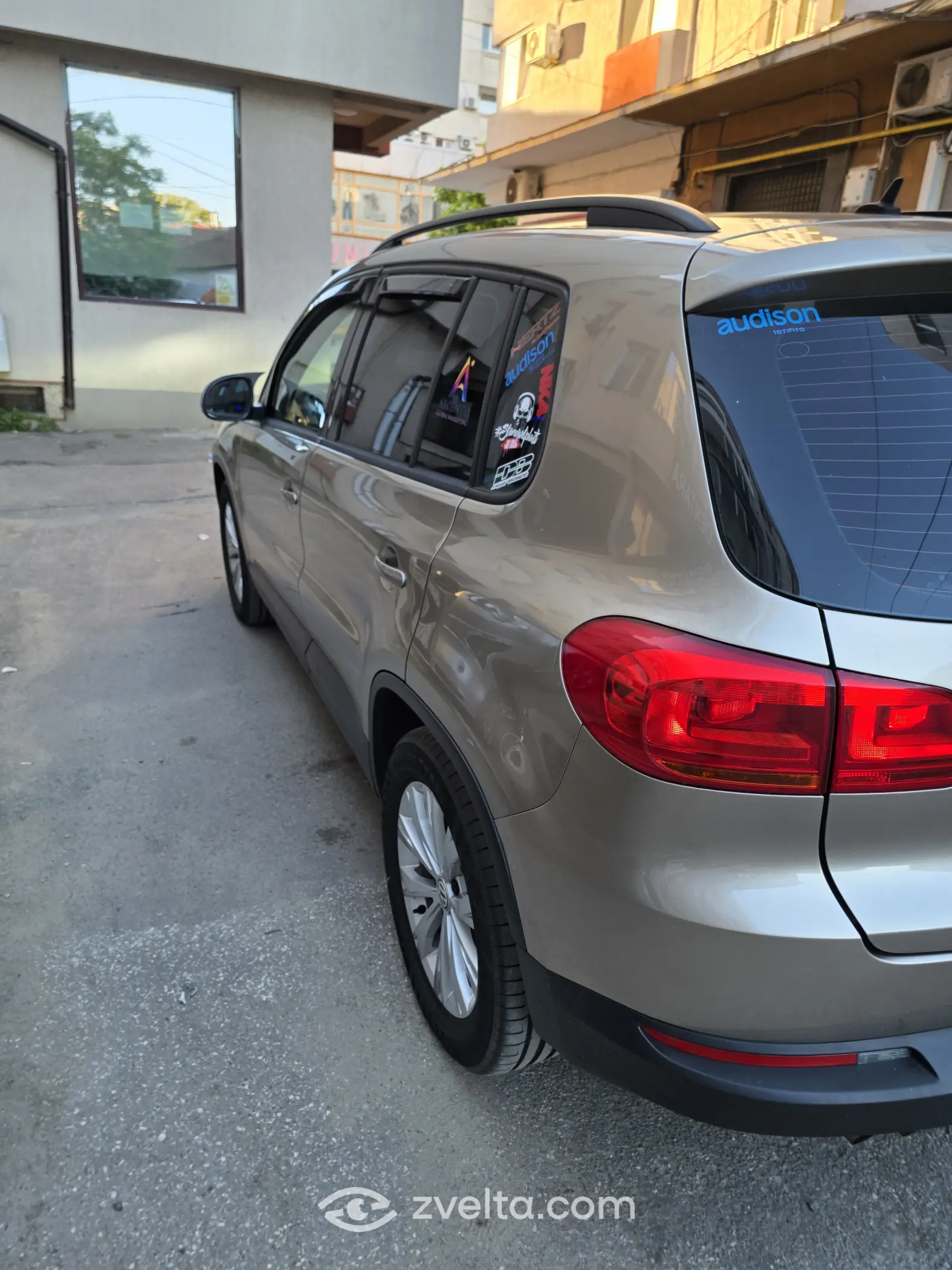 Car photo 12